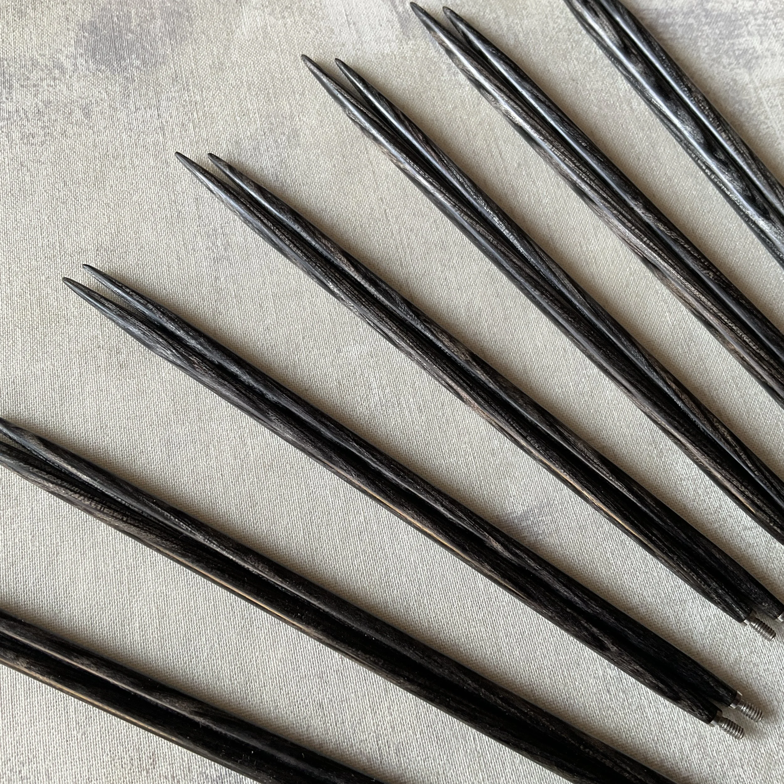Charcoal Swirl Darn Pretty™ 5 inch Knitting Needle set