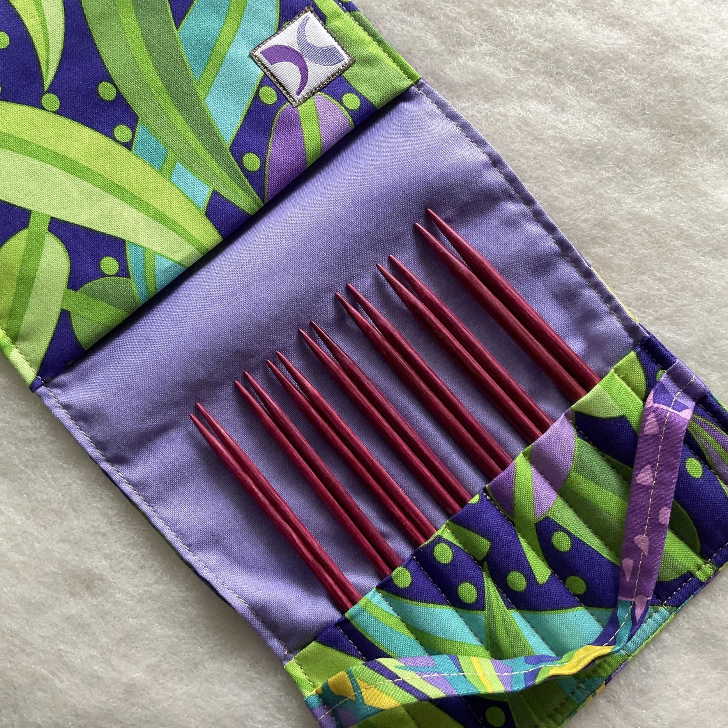 Fuchsia Darn Pretty™ Interchangeable Knitting Needle Set