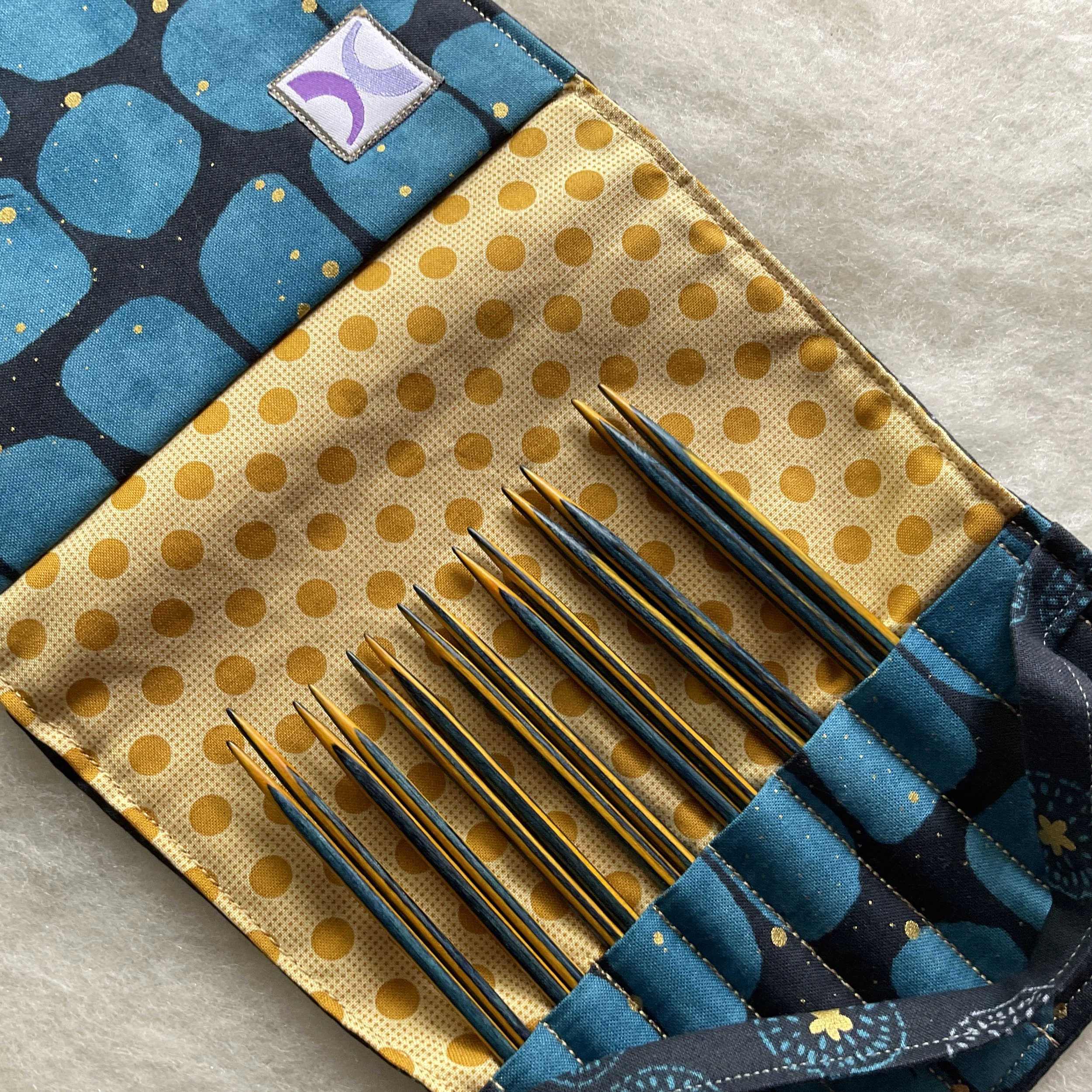 Blue and Yellow Darn Pretty™ Knitting Needle Set