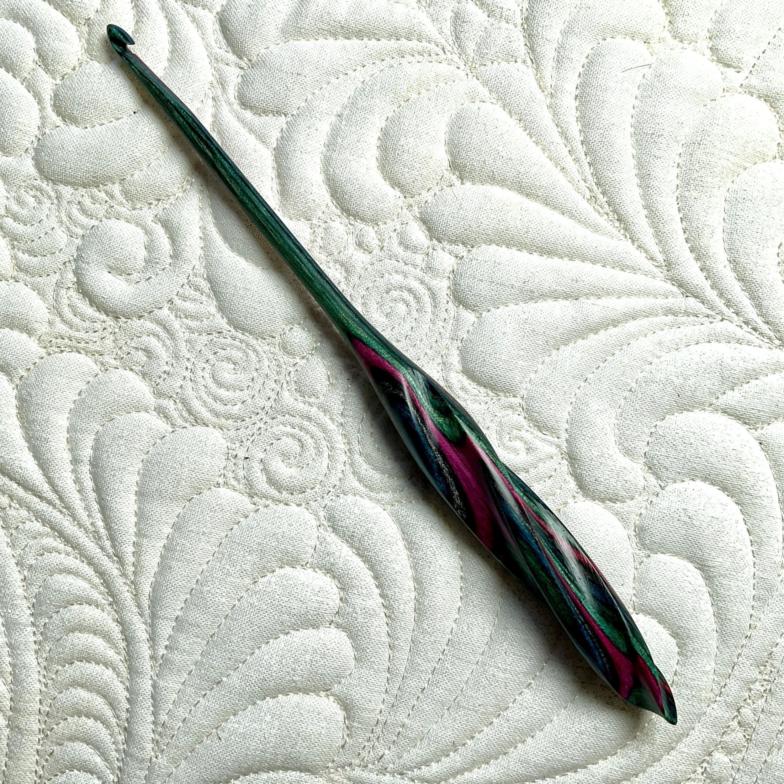 Winter Sky Spiral Flame Crochet Hook in US G/4.00 mm