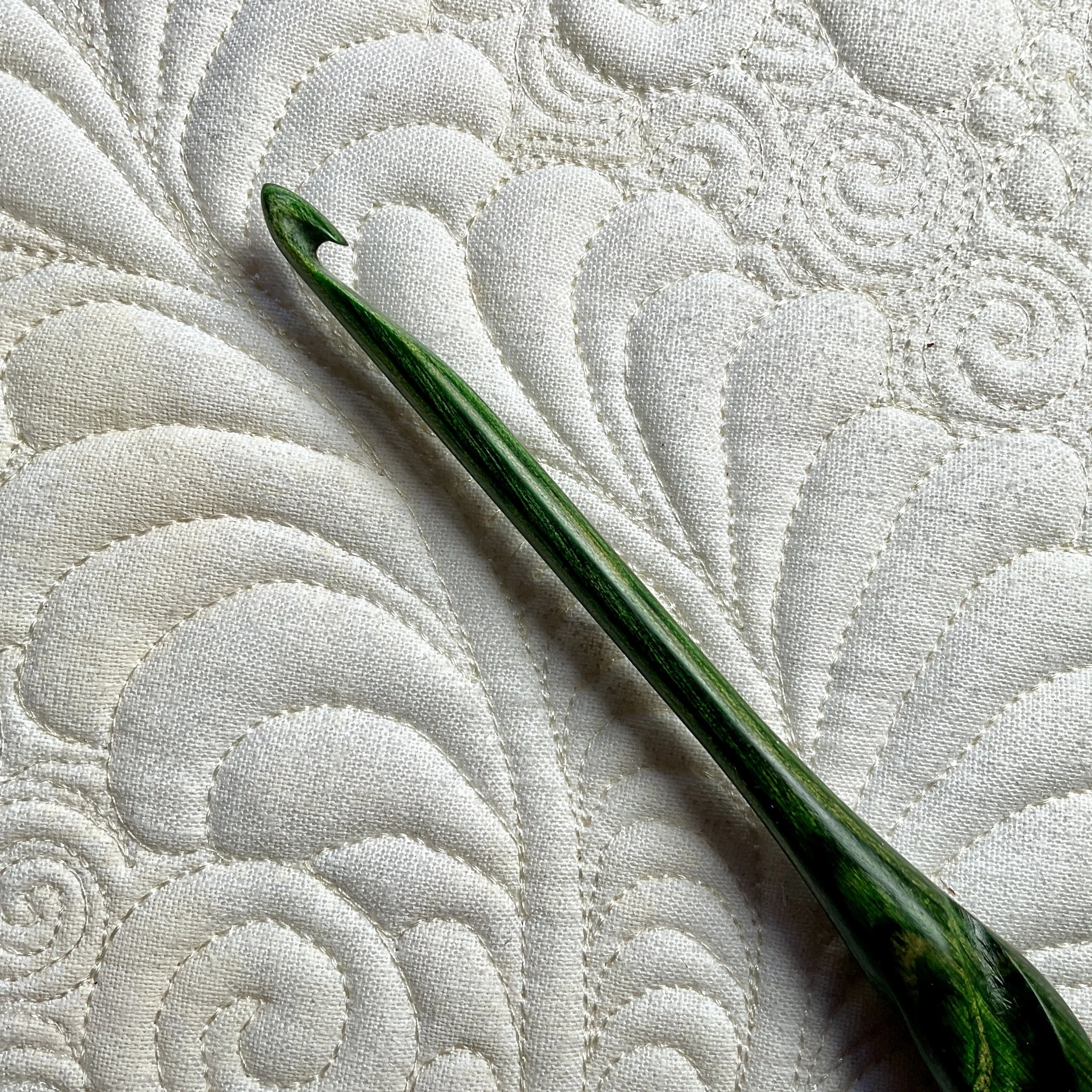 Head detail: Green Spiral Crochet Hook, US H made in Vermont by Tom Diak for DyakCraft