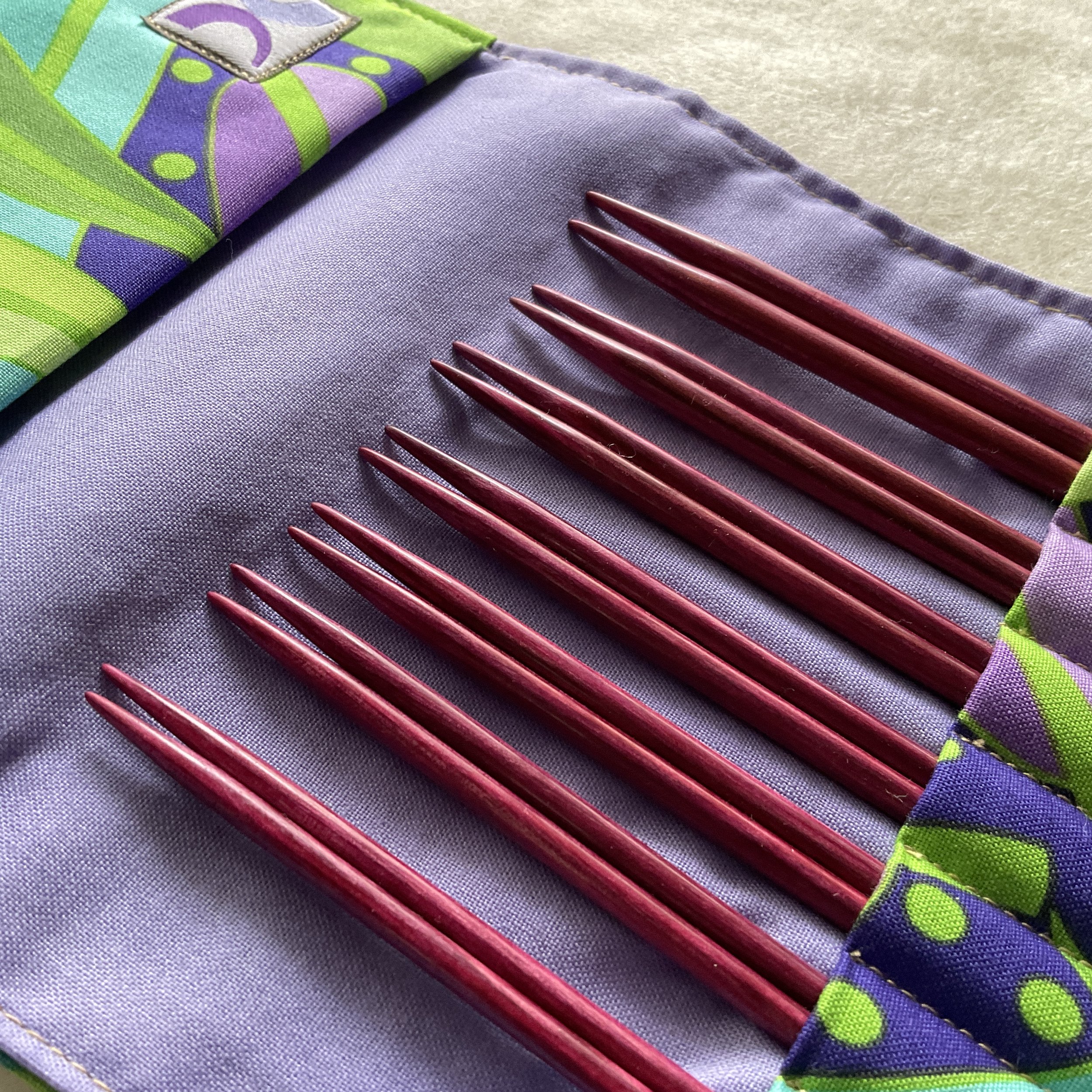 Fuchsia Darn Pretty™ Interchangeable Knitting Needle Set