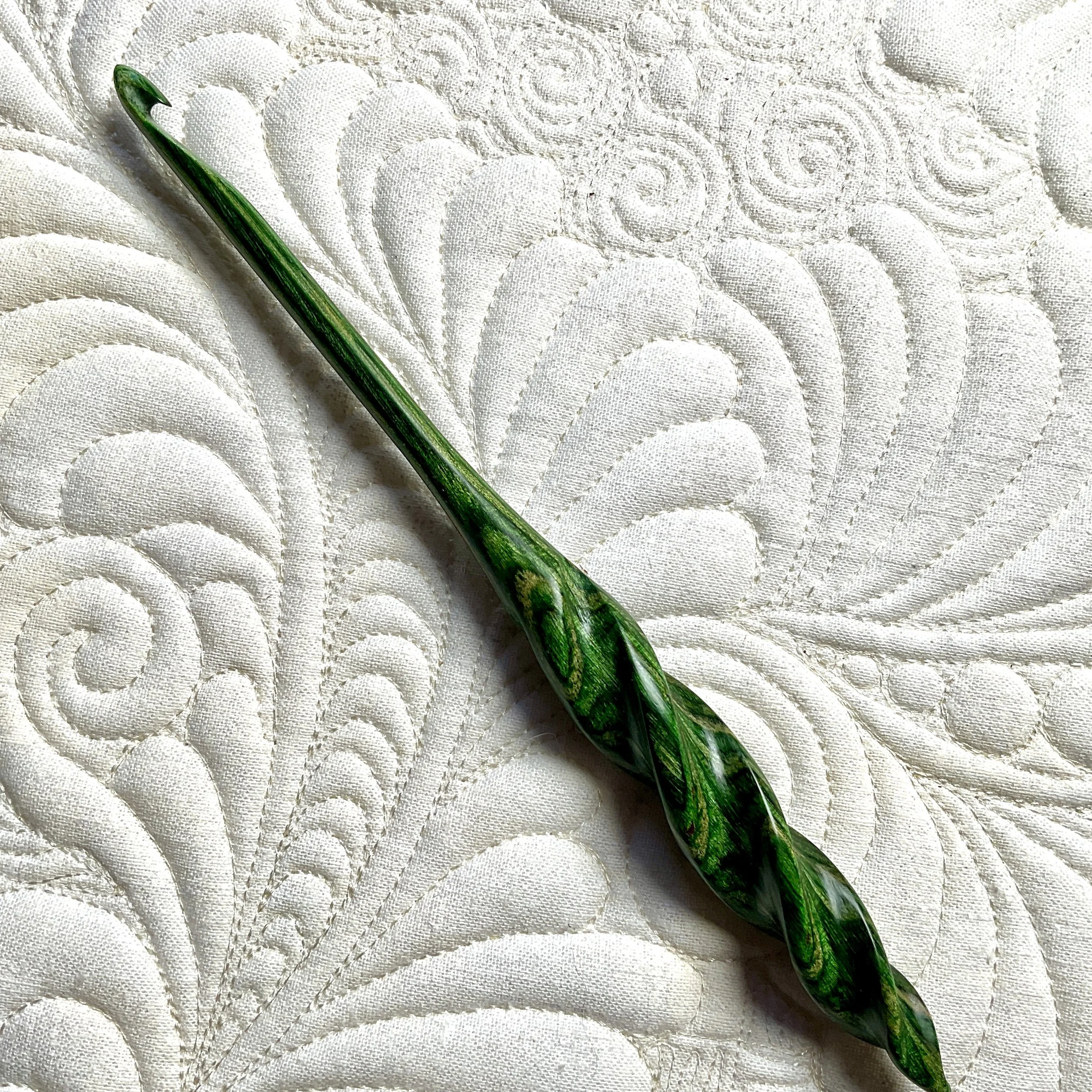 Green Spiral Crochet Hook, US H made in Vermont by Tom Diak for DyakCraft