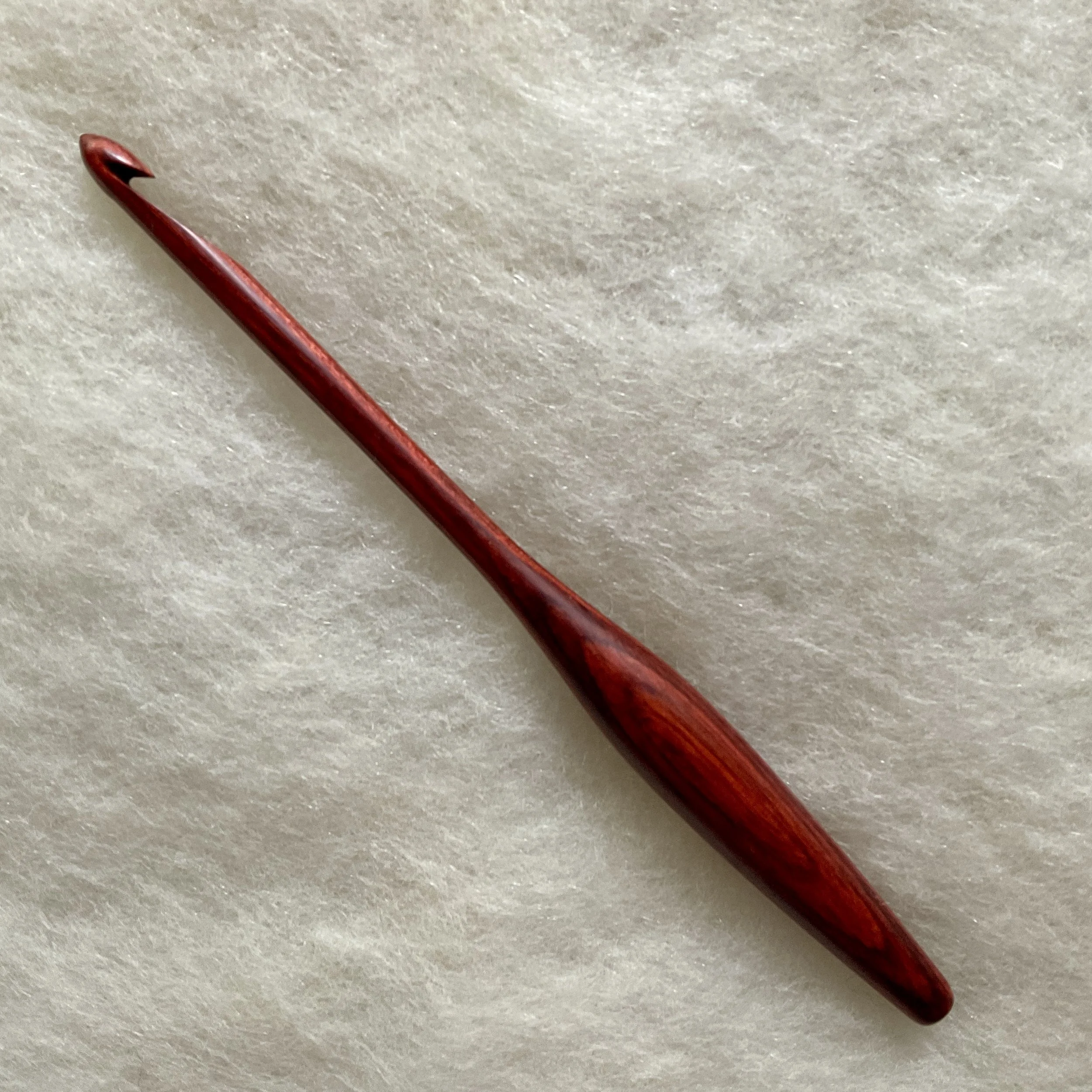Rosewood Peacock™ Crochet Hook J/6 mm