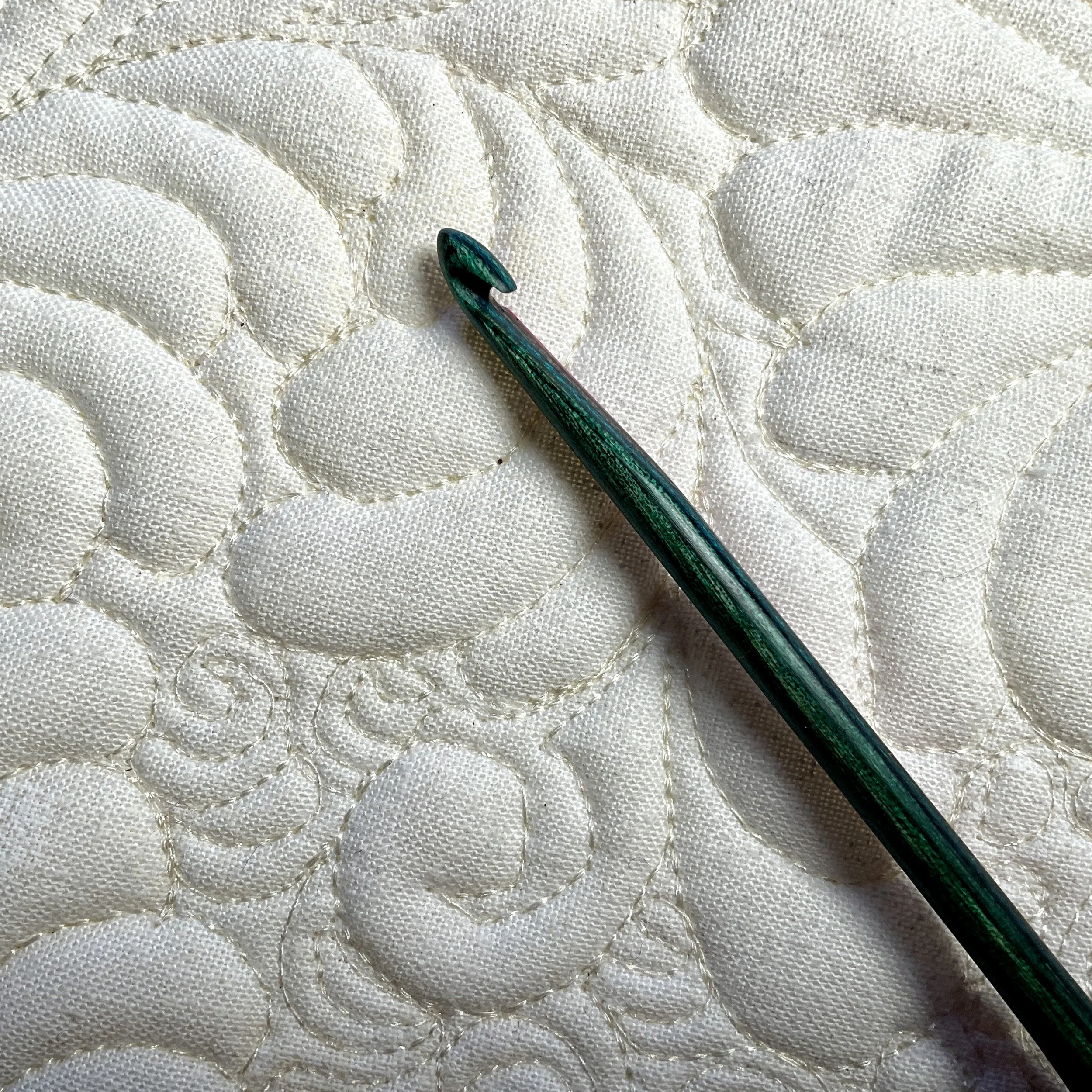 Head Detail: Winter Sky Spiral Flame Crochet Hook in US G/4.00 mm