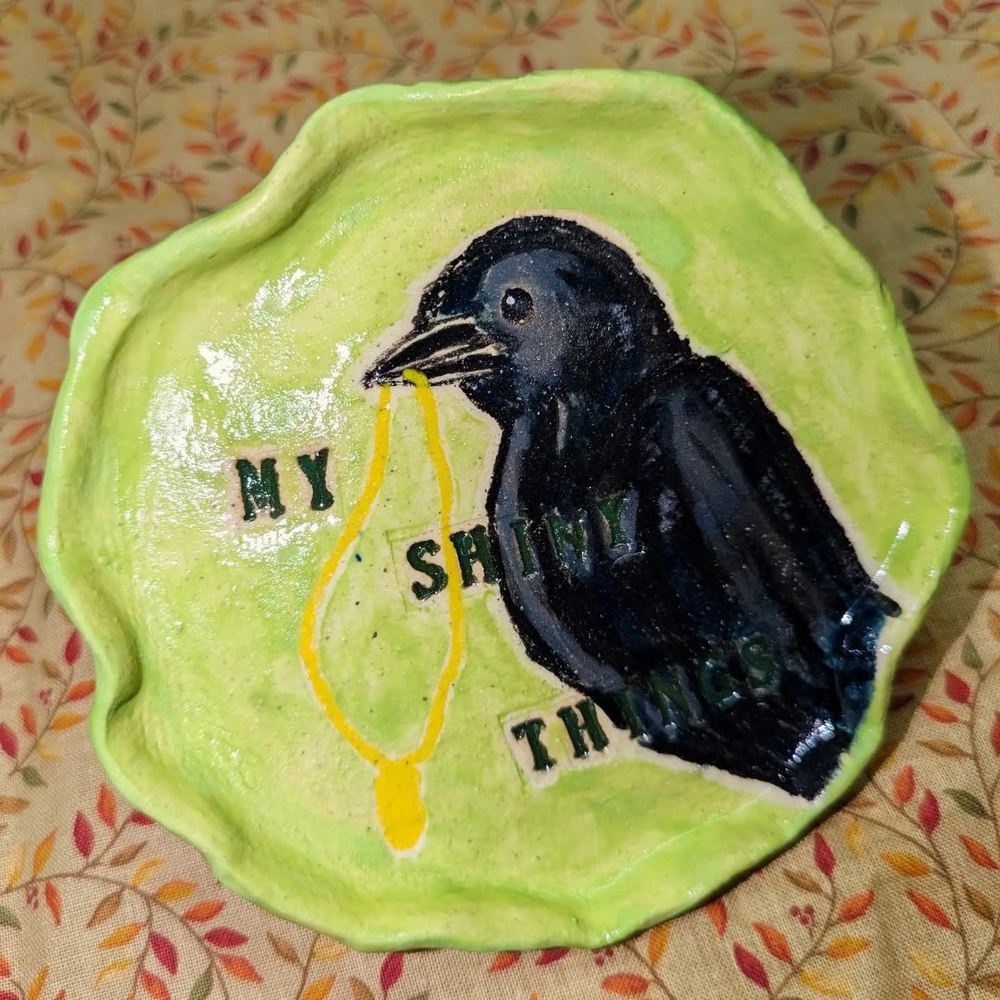 🐦&zwj;⬛ Is anyone else asking for a crow friend to deliver you shiny  things this holiday season ? 🙋&zwj;♀️
...
#ceramics #trinketdish #crows #shinythings #trinketcollector