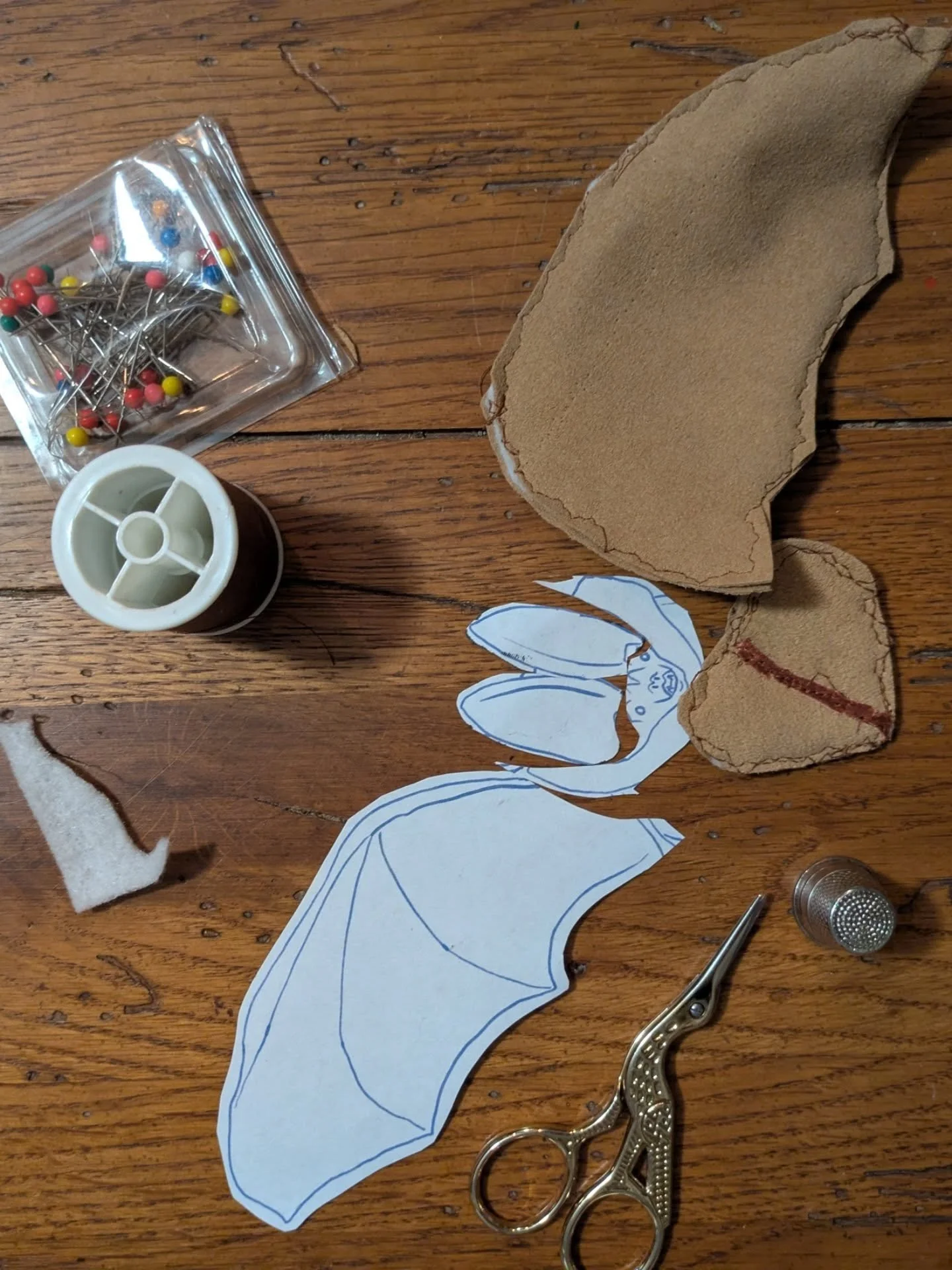 Check out my progress on my Rafinesque's Big Eared bat! 
I still have a bit of work to do, but it will be ready for a photo shoot on Friday! 
➡️Swipe to see the difference stages of my bat. 
🎨This piece is for the @virginiawildlife "Restore the