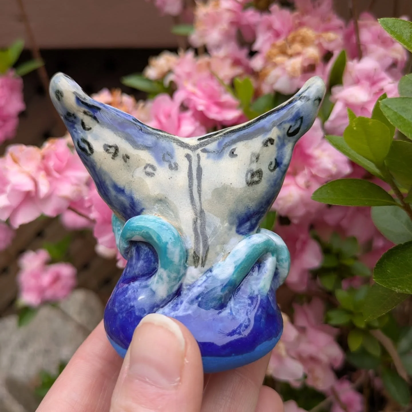 Whales are one of my favorite mammals, they are graceful, gorgeous and gargantuan. There's nothing more humbling than seeing a giant whale tail make a splash. 
📷- whale photos taken in Monterey Bay CA. 
...
#whalewatching #humpbackwhale #whaleart #c