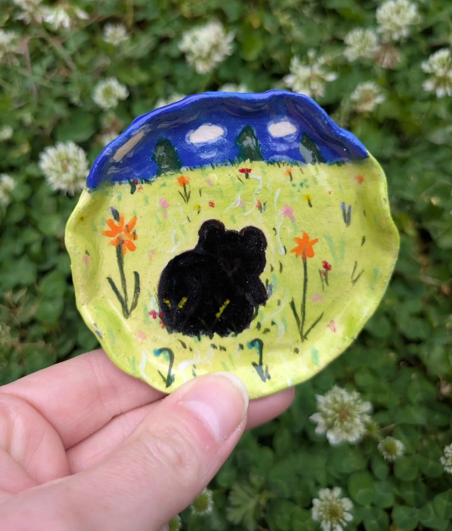 Bear butt appreciation post! Just one week and two days before I move to my new home for the summer in the Appalachian Mountains. 
I hope to see plenty of bears waddling through the meadows this summer. 
...
#blackbear #ceramics #folkart #bearbutt
