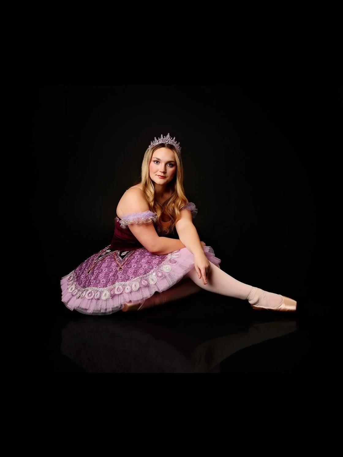 Loving these beautiful Sugar Plum photos of DE senior @_aubreygrace_22 💜 🩰 ✨ 

Pictures taken by @angiec_photography 📸 

#danceetc #deproud #morethanjustdance #denutcracker2025 #angiecphotography