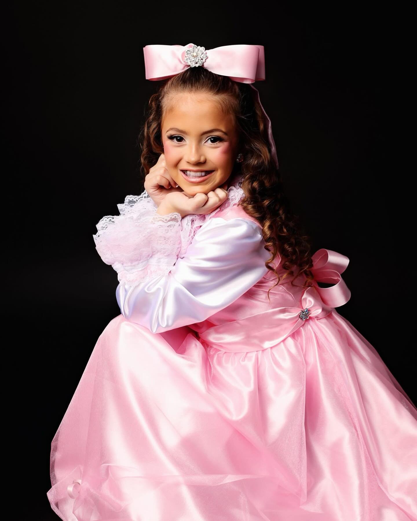 Our day 2 Clara (Iyla S.) is feeling pretty in pink! 💖

Photos taken by @angiec_photography 📸 

#danceetc #deproud #morethanjustdance #denutcracker2025 #angiecphotography @janiesamons