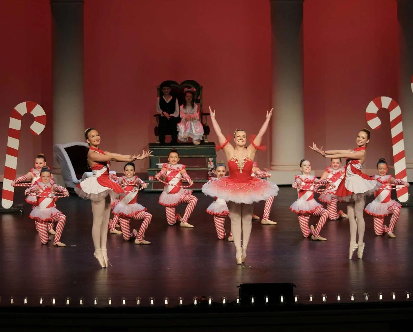 The Peppermint Princess ( @_aubreygrace_22 ) and her Candy Canes entertaining Clara and the Prince ❤️🤍❤️🤍

#danceetc #deproud #morethanjustdance #denutcracker2025