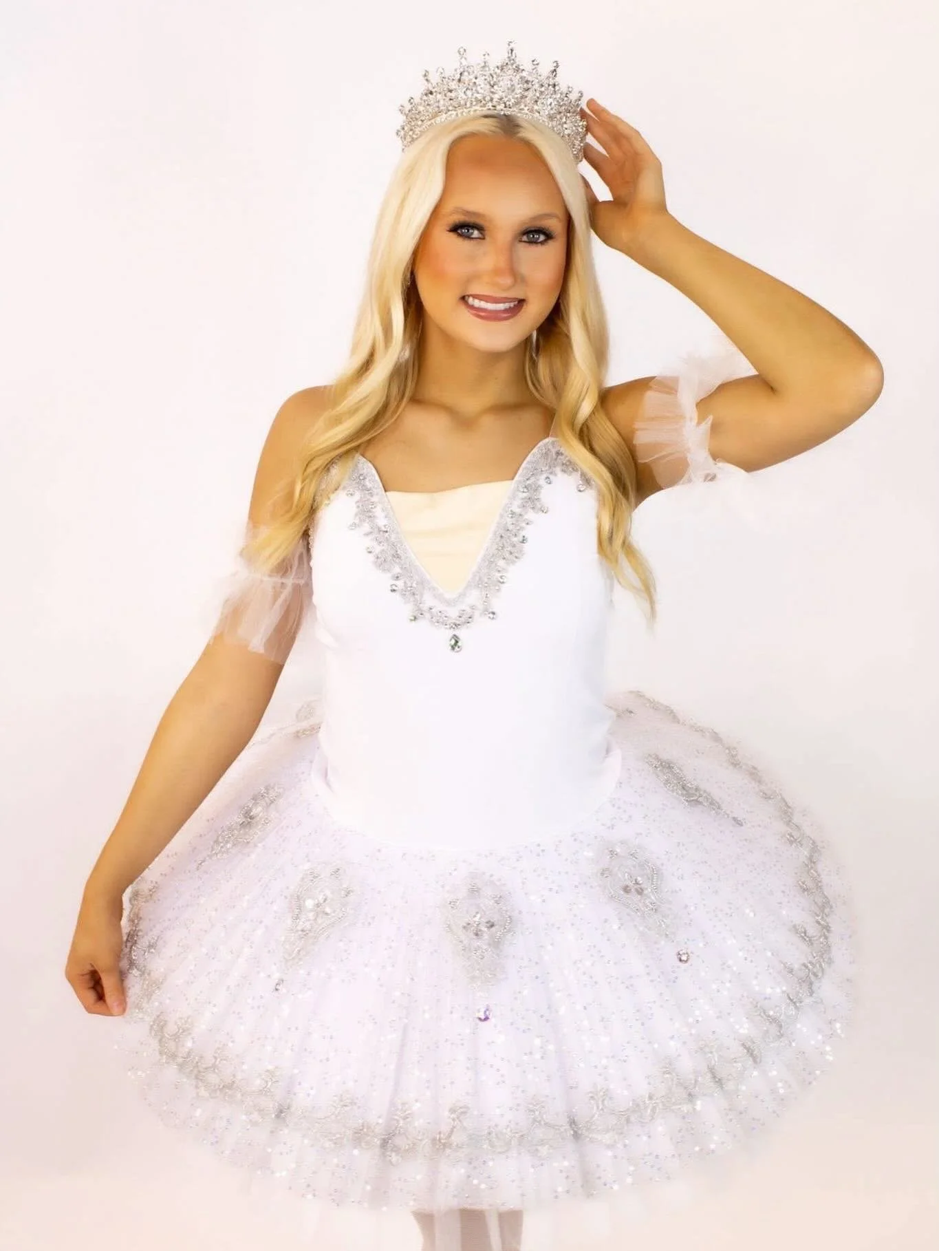 Gorgeous photos of our Queen Angel, @marleegrayson_ 🤍

Photos taken by @hannah.nicolephotography 📸 

#danceetc #deproud #morethanjustdance #denutcracker2025 #hannahnicolephotography