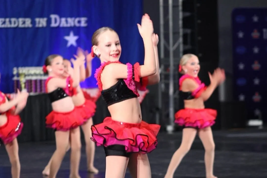 Raise your hand if you can hear this picture 
🙋&zwj;♀️🙋&zwj;♀️🙋&zwj;♀️🙋&zwj;♀️🙋&zwj;♀️

#danceetc #deproud #morethanjustdance