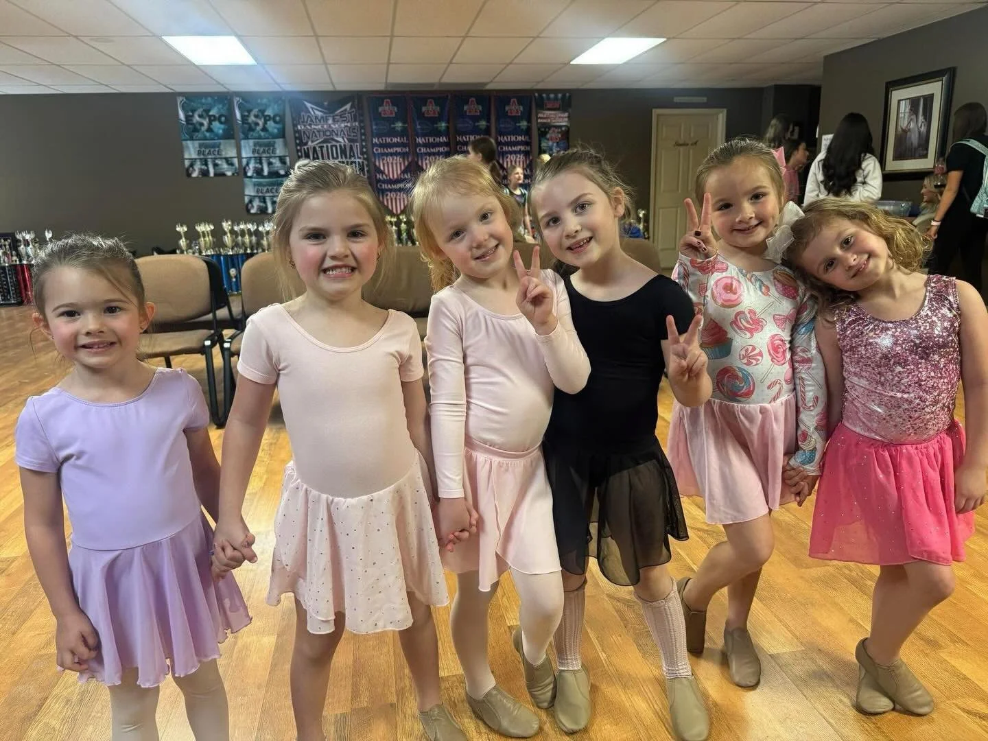 Making friends, making memories! We love our DE Family 

#danceetc #deproud #morethanjustdance #tinydancers