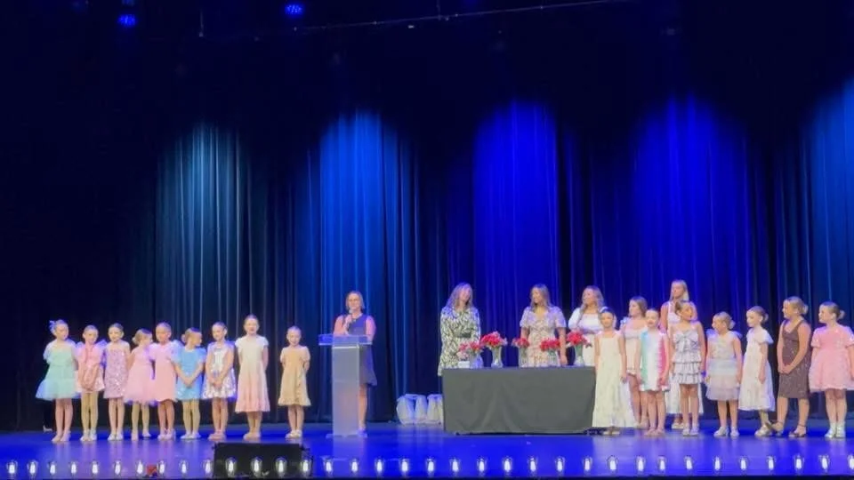 ✨ Highlights from Elite Showcase 2026 ✨
&bull; Beautiful performances from our DE Elite teams, soloists, and duo dancers! A huge thank you to all the parents, family, and friends that came to support our performers
&bull; Breanna Hall Shining Light A