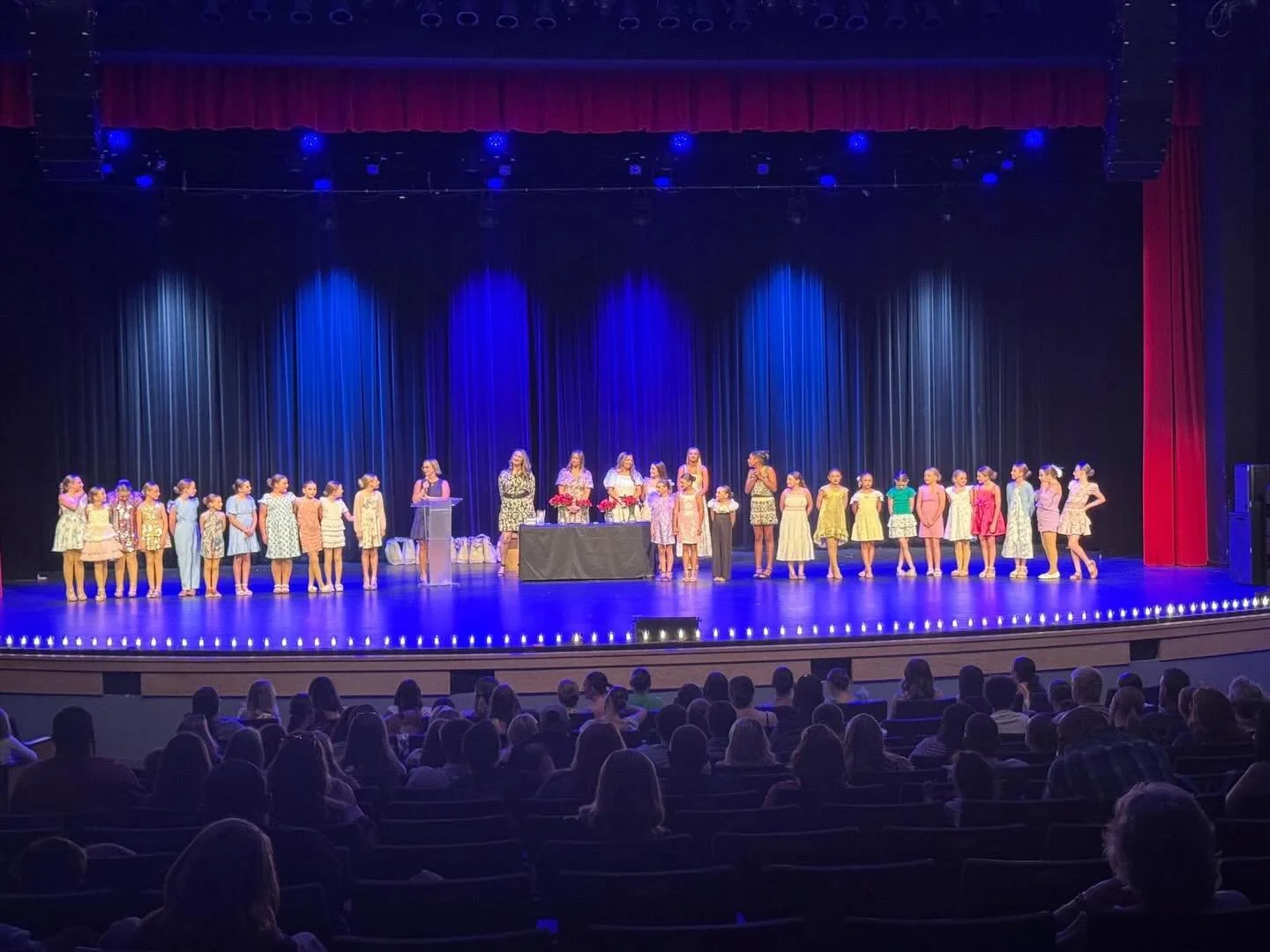 ✨ Highlights from Elite Showcase 2026 ✨
&bull; Beautiful performances from our DE Elite teams, soloists, and duo dancers! A huge thank you to all the parents, family, and friends that came to support our performers
&bull; Breanna Hall Shining Light A