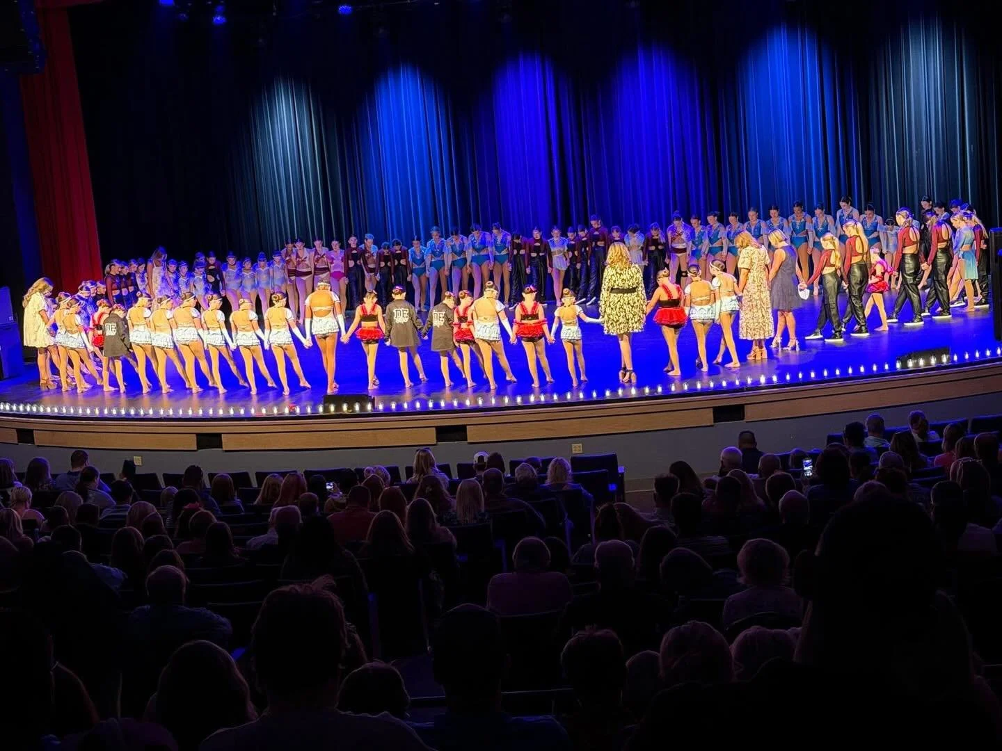 ✨ Highlights from Elite Showcase 2026 ✨
&bull; Beautiful performances from our DE Elite teams, soloists, and duo dancers! A huge thank you to all the parents, family, and friends that came to support our performers
&bull; Breanna Hall Shining Light A