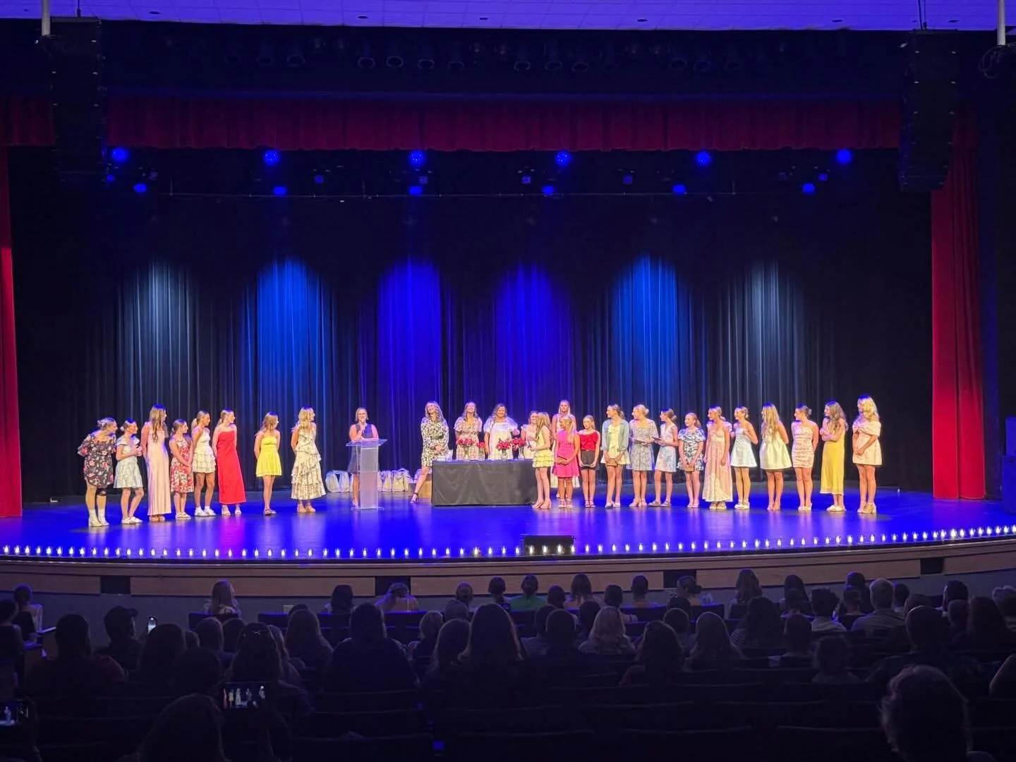 ✨ Highlights from Elite Showcase 2026 ✨
&bull; Beautiful performances from our DE Elite teams, soloists, and duo dancers! A huge thank you to all the parents, family, and friends that came to support our performers
&bull; Breanna Hall Shining Light A