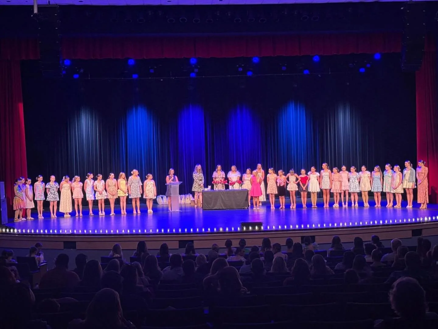 ✨ Highlights from Elite Showcase 2026 ✨
&bull; Beautiful performances from our DE Elite teams, soloists, and duo dancers! A huge thank you to all the parents, family, and friends that came to support our performers
&bull; Breanna Hall Shining Light A