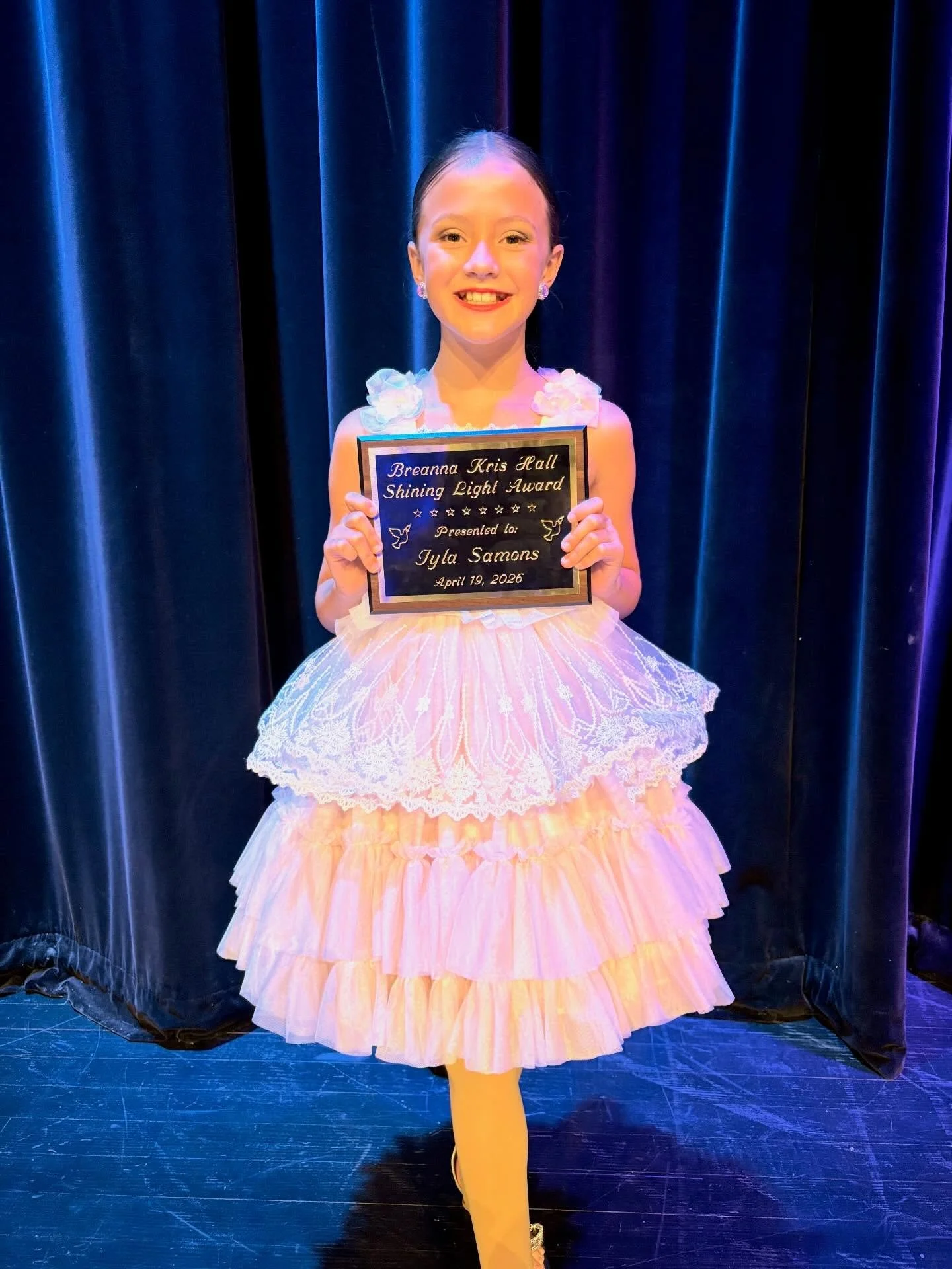 ✨ Highlights from Elite Showcase 2026 ✨
&bull; Beautiful performances from our DE Elite teams, soloists, and duo dancers! A huge thank you to all the parents, family, and friends that came to support our performers
&bull; Breanna Hall Shining Light A