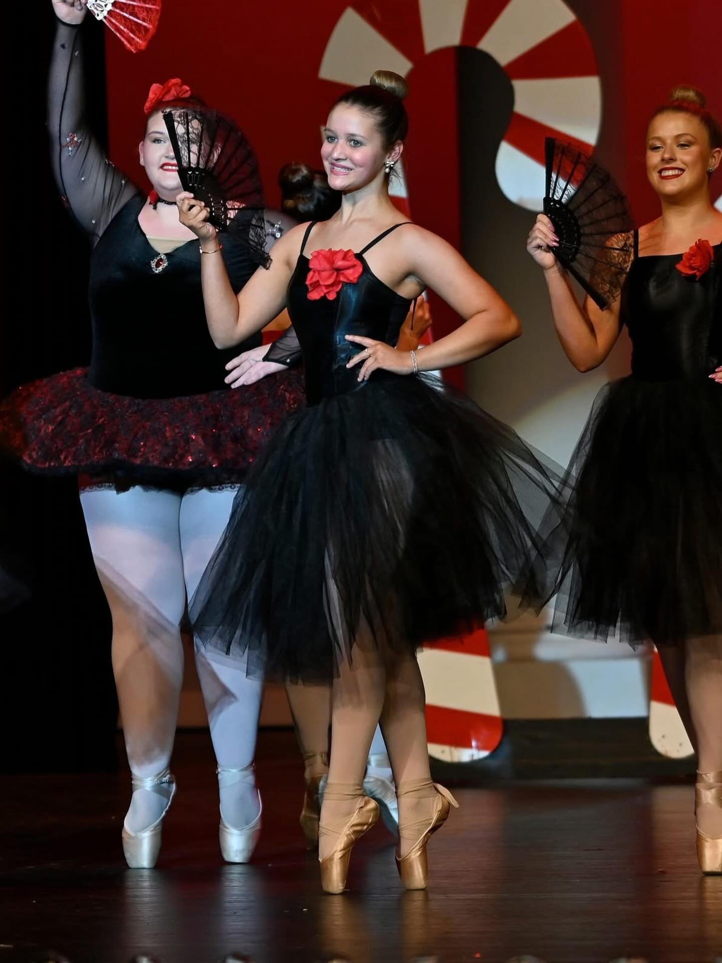 🖤❤️🖤❤️

#danceetc #deproud #morethanjustdance #denutcracker2025