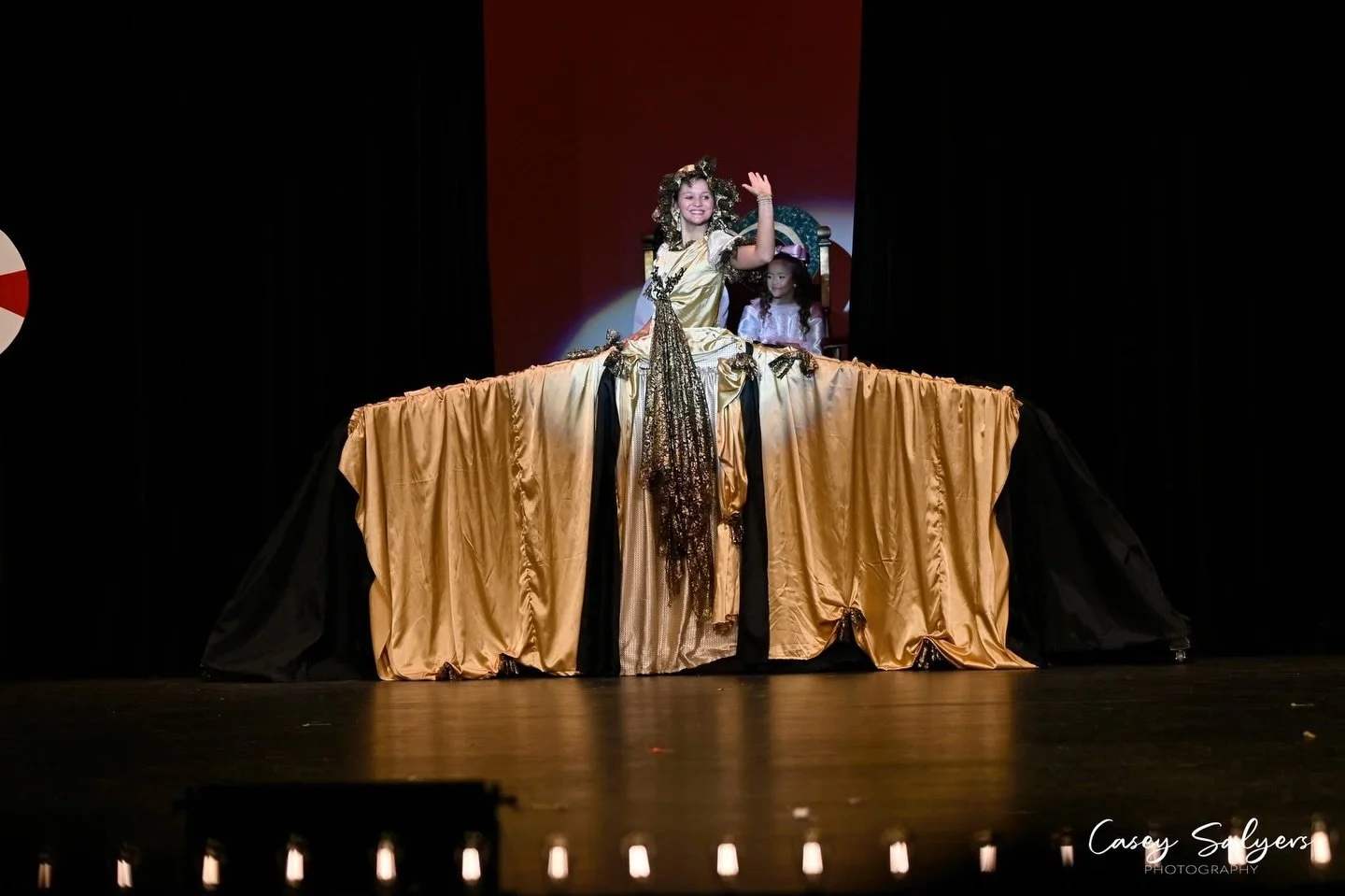 Mother Ginger shining bright on stage @bray_slone16 💖 

Photo taken by @caseysalyersphotography 📸 

#danceetc #deproud #denutcracker2025