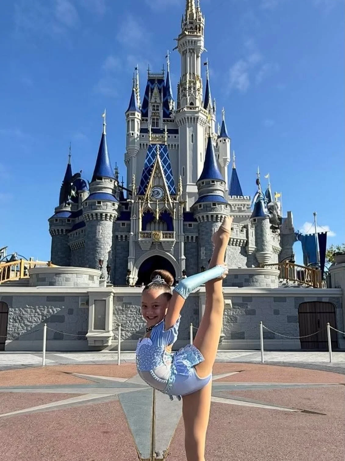 It&rsquo;s that time of year! Tag us in your dance/vacation pics and we might just give you a shout out! 

Thank you to Iyla @janiesamons for sharing this awesome photo with us! 👑 

#dancersonvacation #deproud #danceetc
