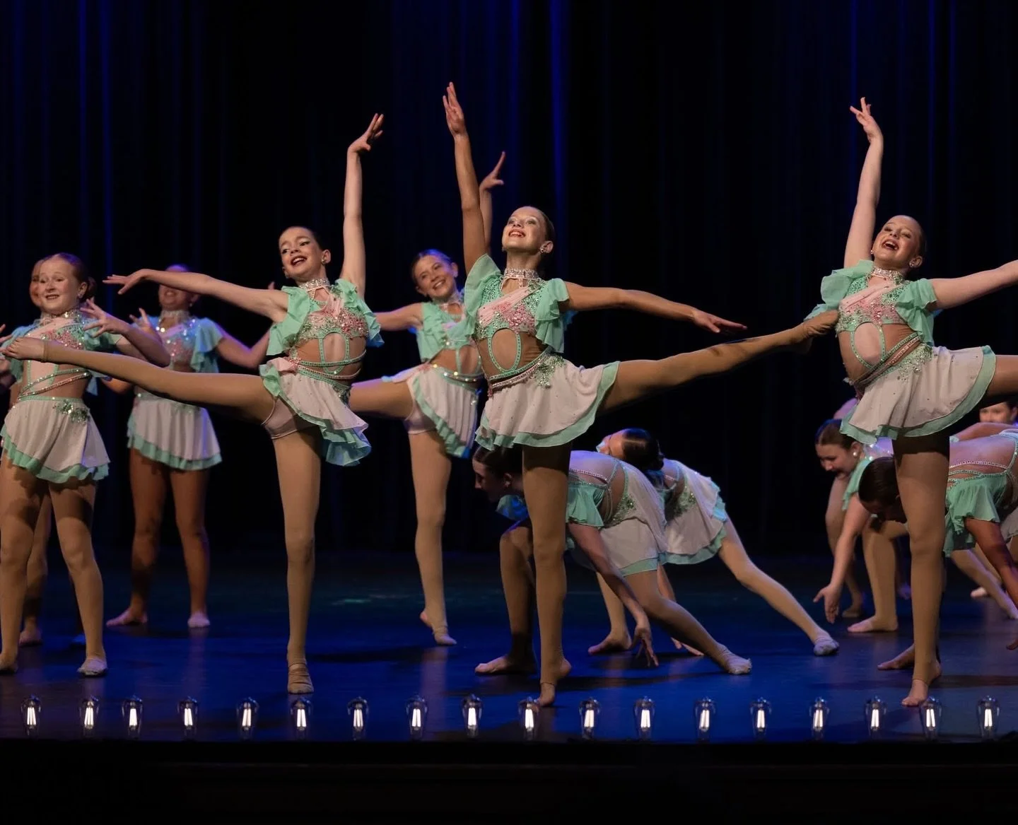 Youth Elite performing &ldquo;Tiny Dancer&rdquo; 🩷💚

#danceetc #deproud #morethanjustdance