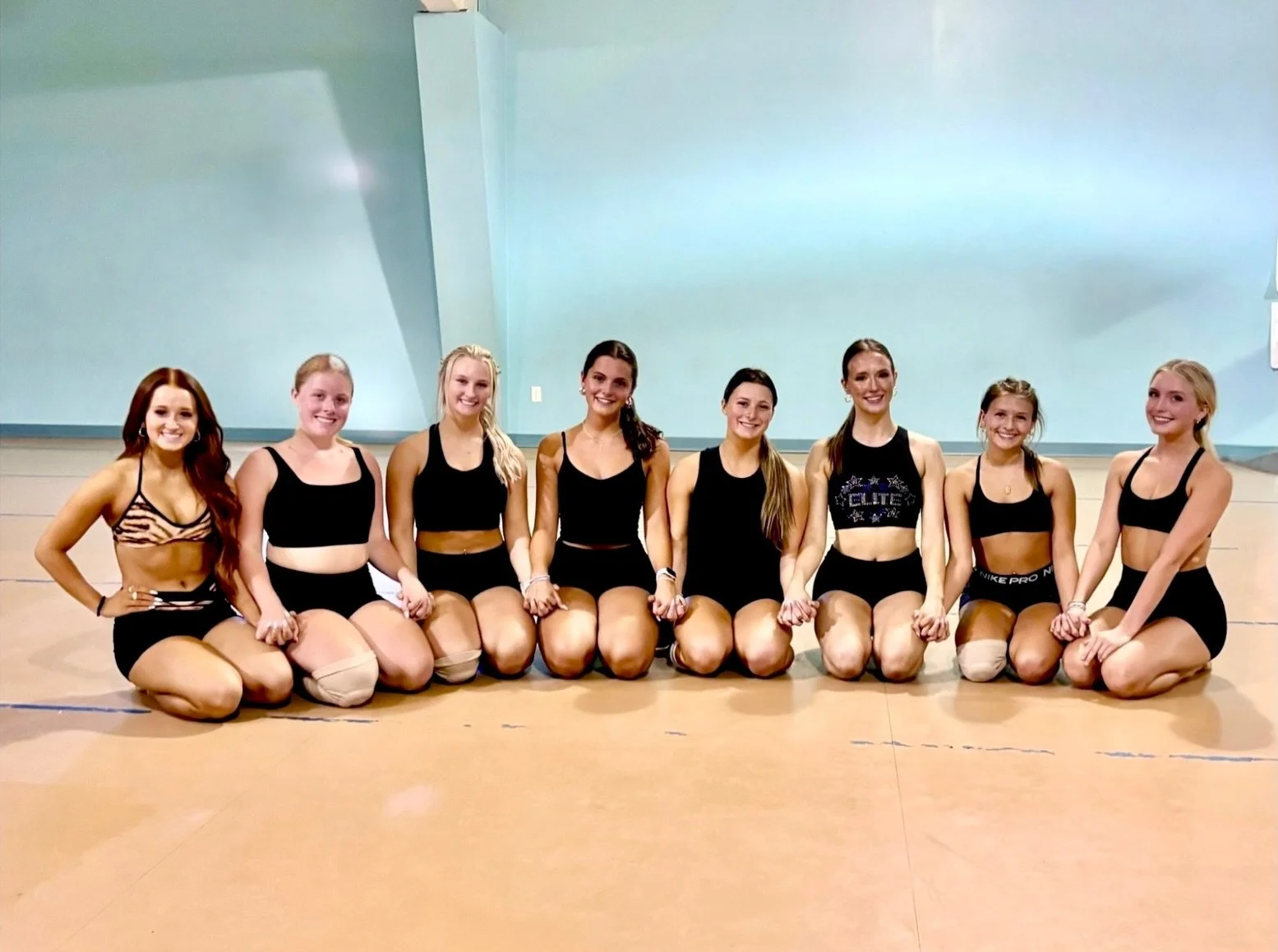 DE Senior Elite Class of 2027 🥹 

#danceetc #deproud #morethanjustdance