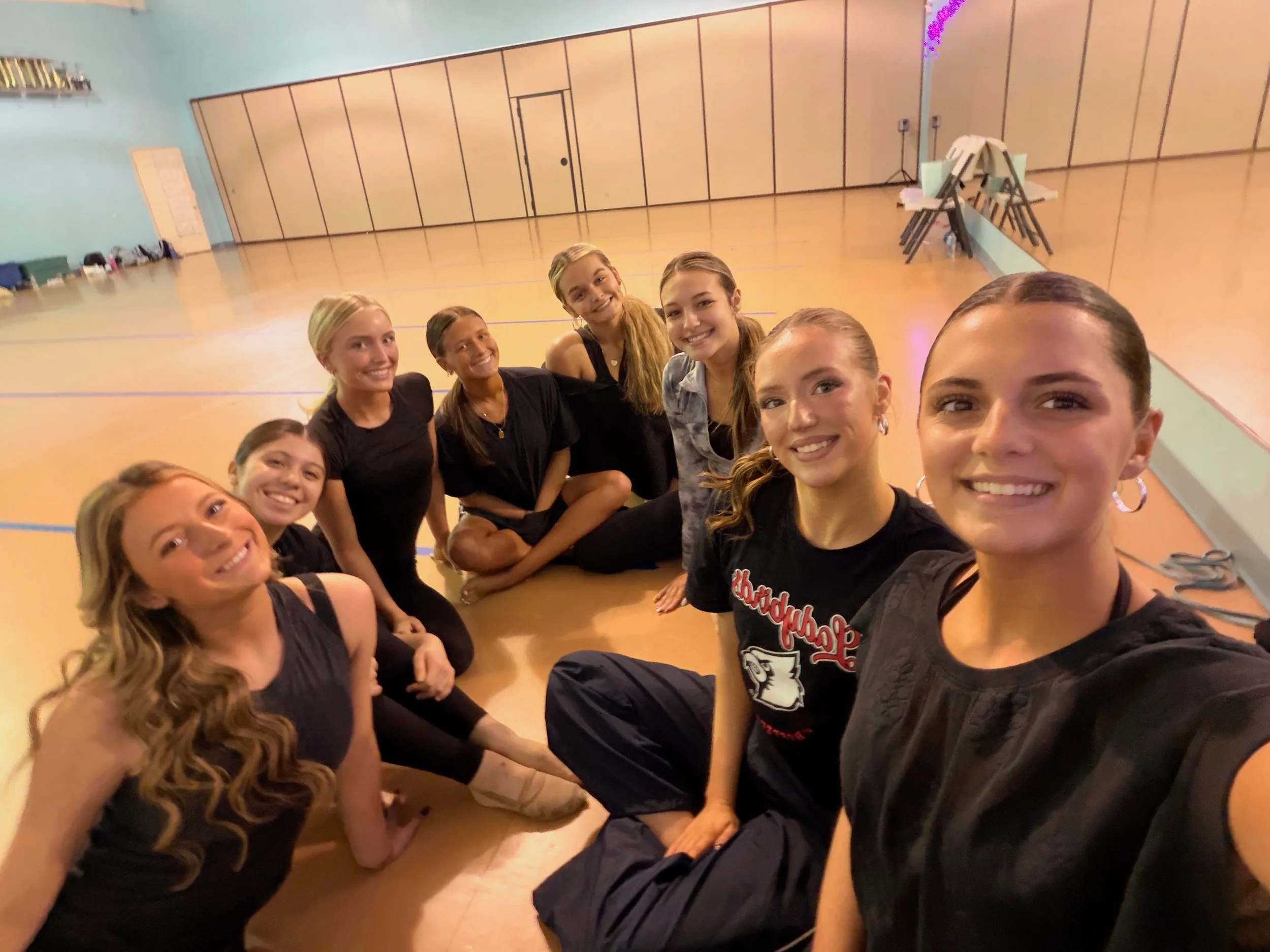Choreography day for our DE Senior Small Team! Can&rsquo;t wait to see this one on the competition floor 💜

#danceetc #deproud #morethanjustdance