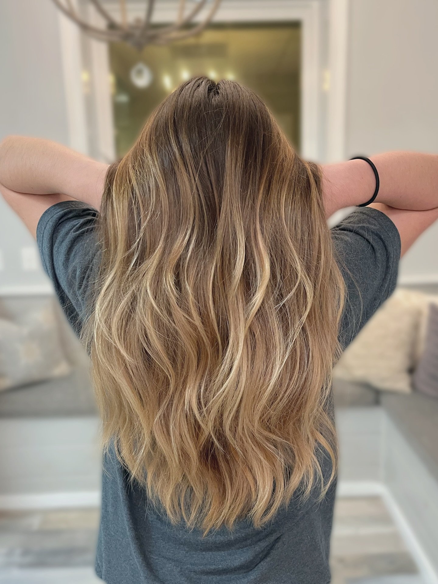 balayage 👨&zwj;🎨
.
#natuliquefreehandwhitener 
#innersensecolorpurity 
Color Purity gloss with 9V (5 vol)