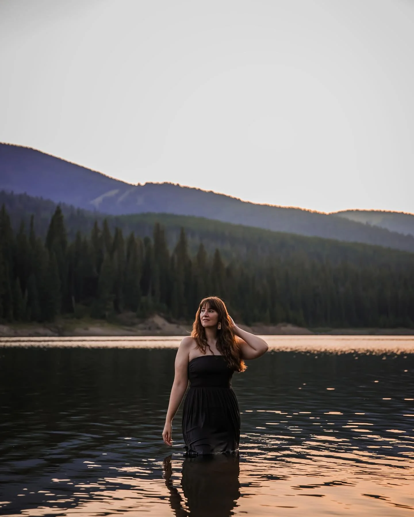 Thankful I get to live this life alongside nature, incredible people and with a creative mind. Thank you all for being here 🫶

Photos by @soul.craft.media 

#thankful #nature #artistlife