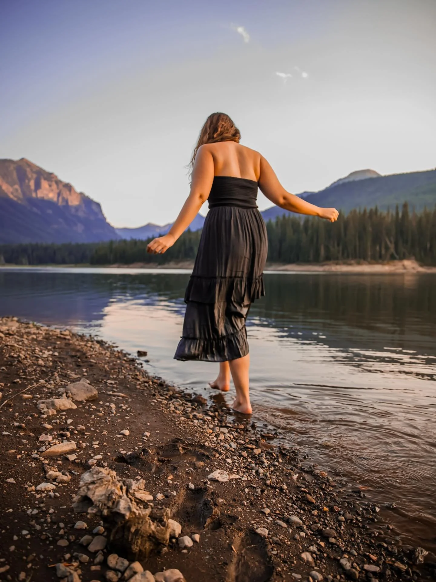 2025, a year of joy and sorrow, a year of learning and growing. May 2026 be full of kindness, hope and peace.

Epic photo shoot with @soul.craft.media 
Montana Tradeshow, Life changing!!! 
Took time to enjoy small moments and sun
Two root canals and 