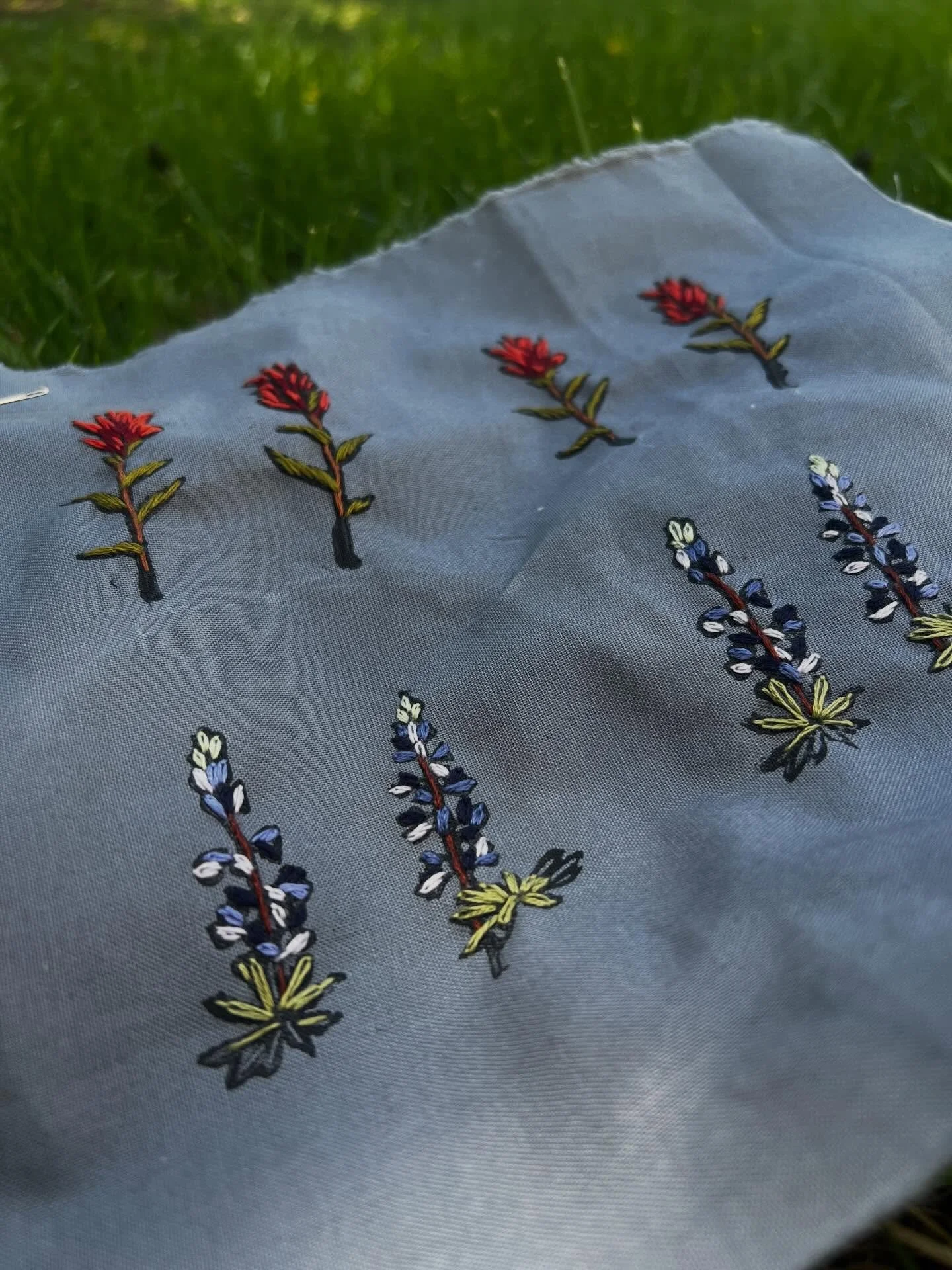 The long days of summer ☀️
#workcommute #farmersmarket #wildflowers #embroidery #wideopenspaces