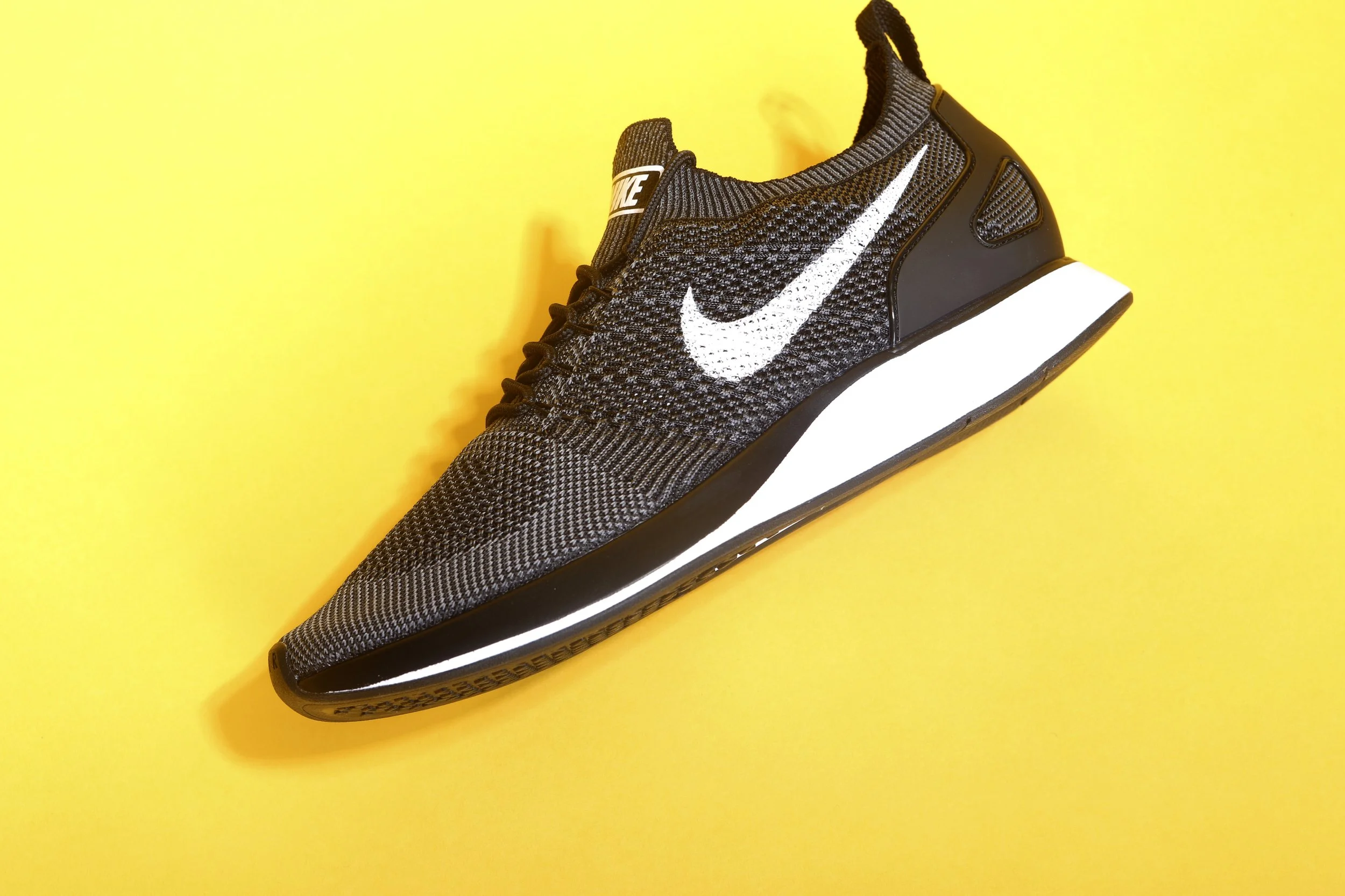 BLACK AND WITE NIKE RUNNING SHOE