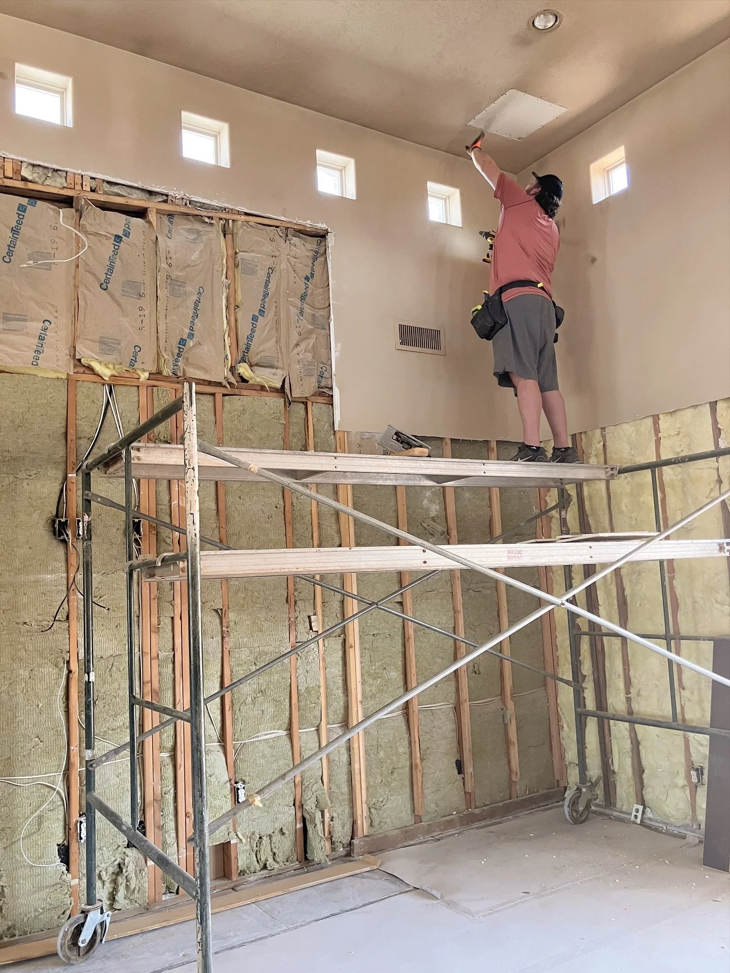 We helped with a demo on this home renovation project. 🪜🔨 Swipe to see the before and after 👀 &amp; 14 ft ceilings 
#bskeltonconstruction #utahsmallbusiness #southernutahconstruction #demoday