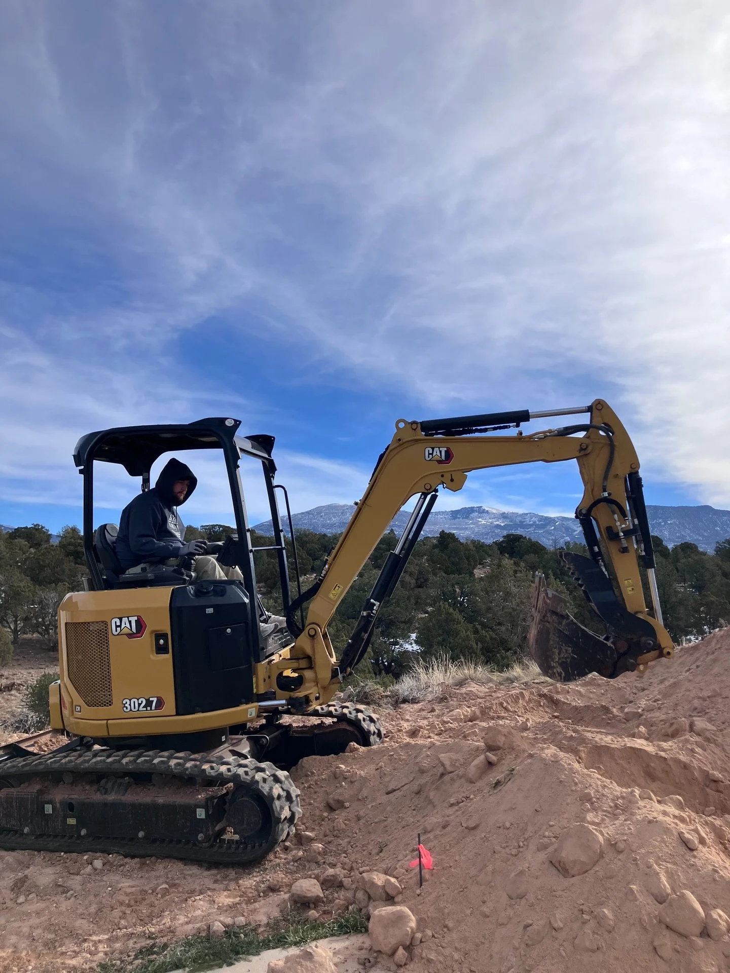 🏔️ We enjoyed working with @the.skeltoncrew to get a hill lot ready for future work. {Give them a follow.} Southern Utah has some amazing views. #bskeltonconstruction #southernutahcontractor