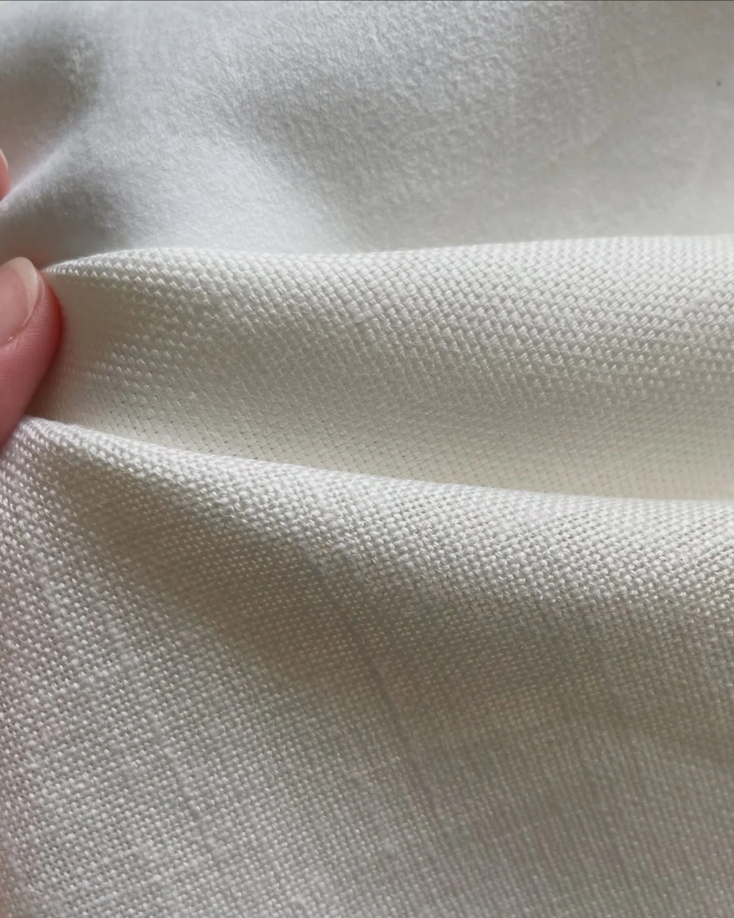 You might just see plain white fabric, but I see luxurious base cloths to carry my designs into your interiors 🥰

These heavyweight linens and velvet are being sampled, and are perfect for upholstery and interior furnishings. If you&rsquo;re in the 