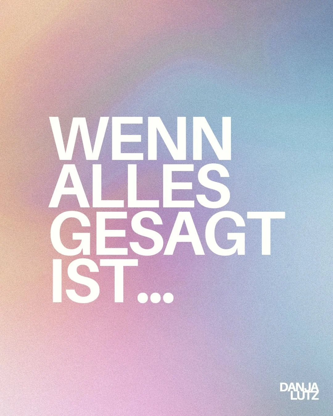 Es gibt einen Punkt - da ist alles gesagt.
Alles geteilt, was &uuml;ber Sprache m&ouml;glich ist. 
 
Dann bleibt nur noch die Stille. 
Dieser lebendige Ozean, 
der alles in sich tr&auml;gt. 
 
Dort liegt auch er. 
Der Weg des Feuers. 
 
Es ist nicht 