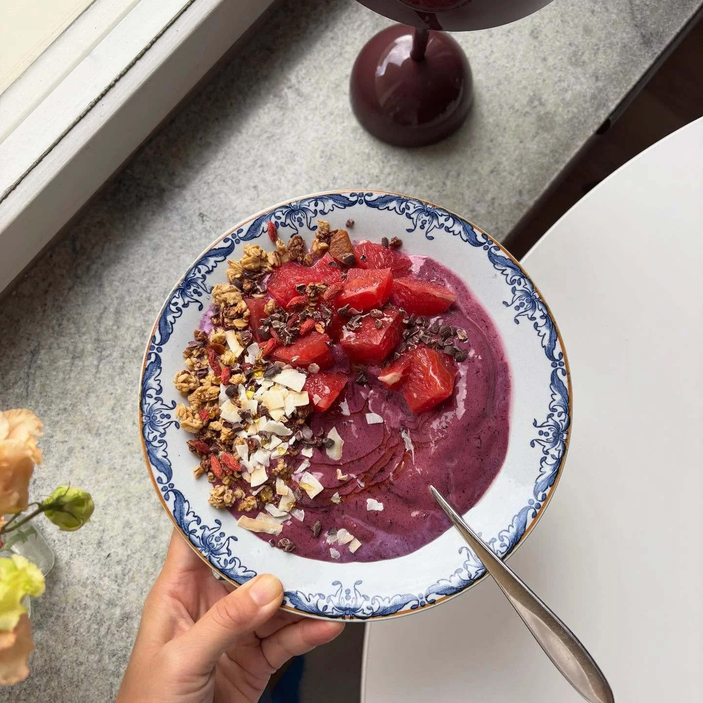 FRUIT AND GREENS INSPO 💚

1. smoothie bowl of frozen banan, blueberries, blackberries + a touch of honey
2. banana pancakes w cinnamon/cardamom fried apples
3. frozen banana/mango/matcha smoothie bowl
4. winter salad dressed in olive oil, balsamic v