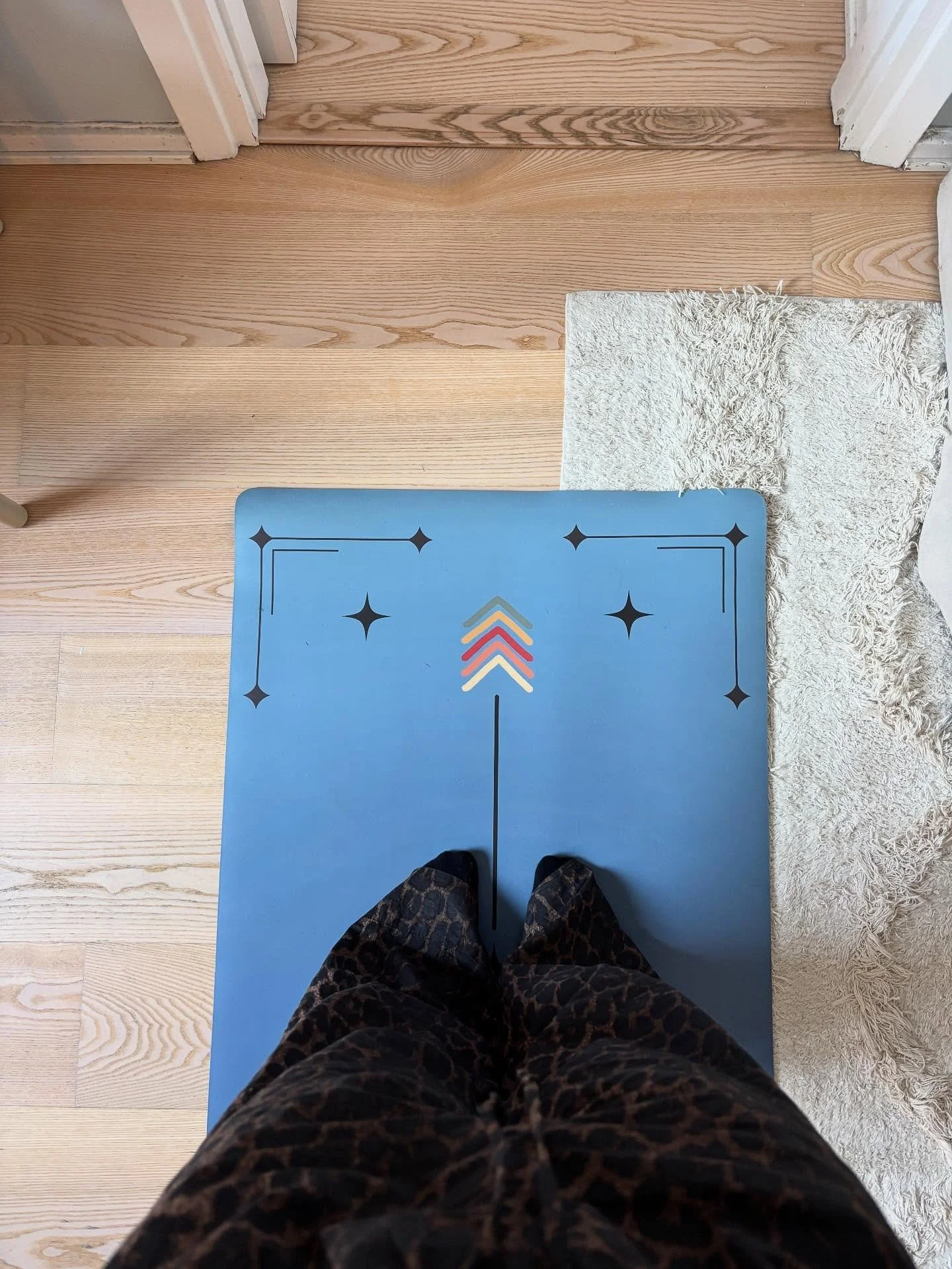 7 joyful moments last week 💛

- yoga break in between laptop rounds
- colorful breakkie
- office yoga @gant 
- lots of client calls
- cacao breaks 🫀
- the sun showed up!!
- friday lunch in solitude