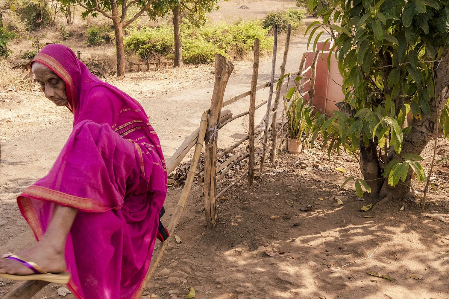 GRANNY SCHOOL_Photo Story by Satyaki Ghosh09.JPG