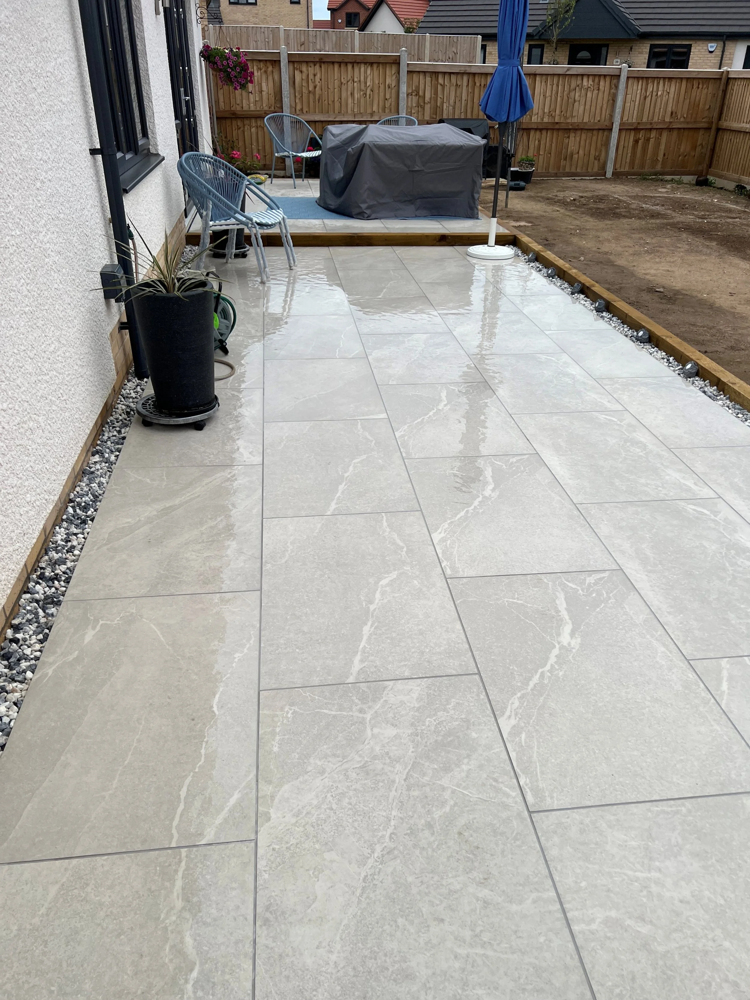 Bahama white 900 x 600 porcelain tiles patio with Dunlop mist grey grout