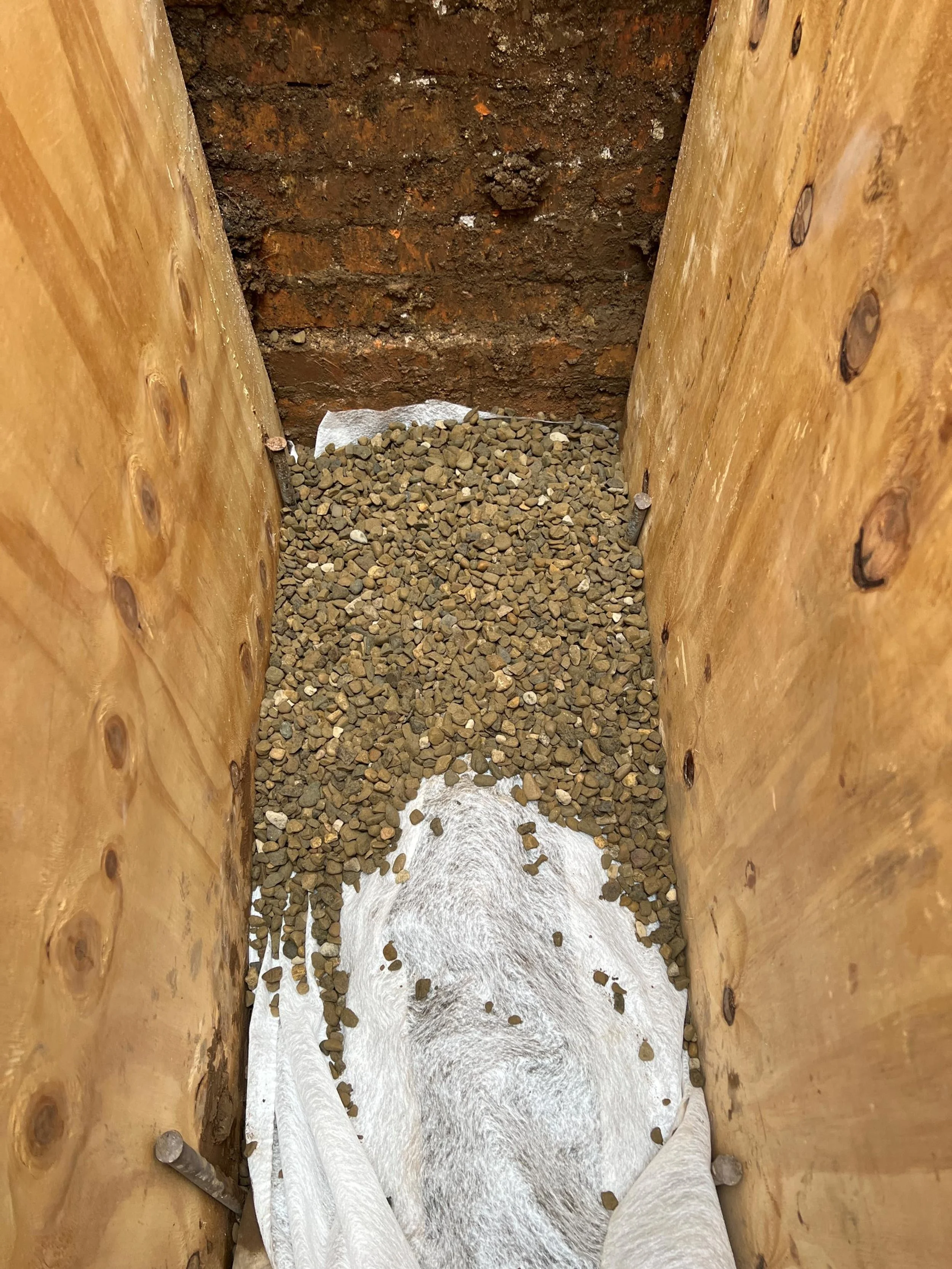 Backfilling trench using non woven geotextile membrane and 20mm gravel