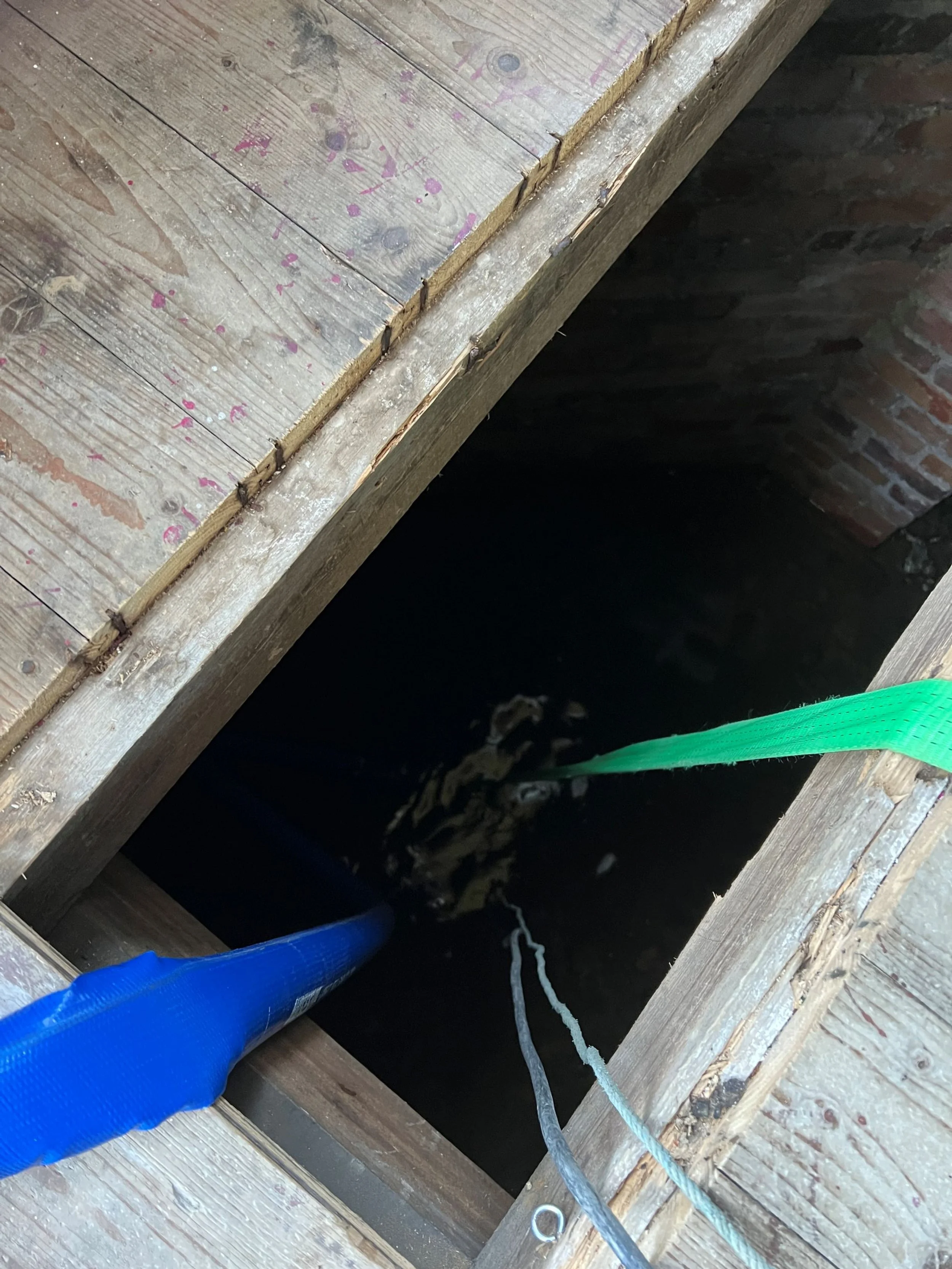 Tsurumi HS2.4S pump, pumping out water from underneath the floorboards