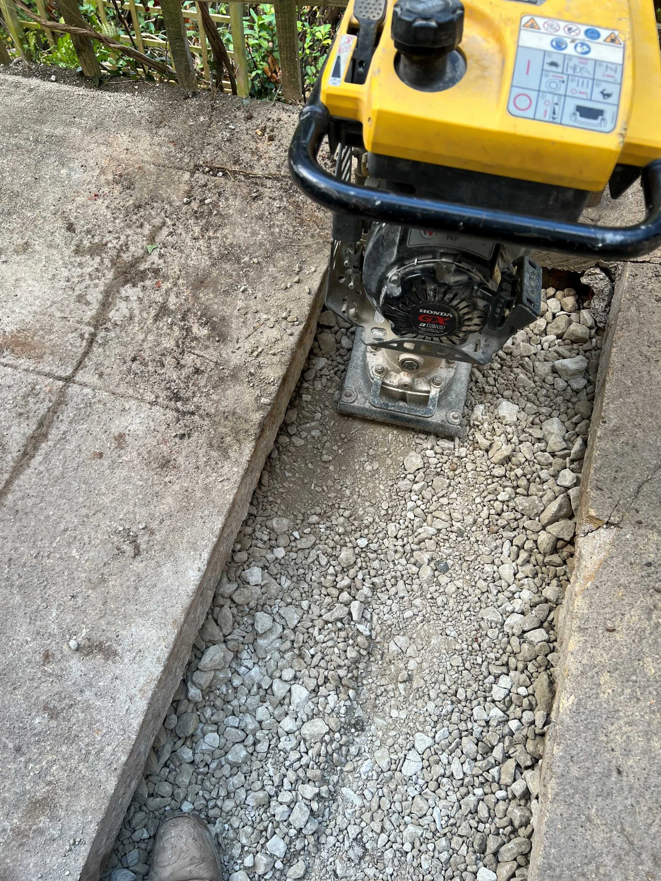 Compacting trench using wacker neuson ram wacker / compacter