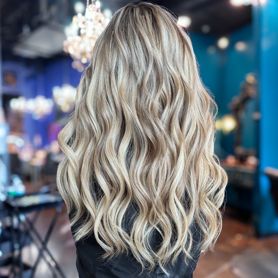 Kicking off my first week in the new salon with a beautiful transformation! Two rows of extensions paired with highlights for a fresh, elevated look. So grateful for all of the love and support I’ve received and I can’t be more excited fo