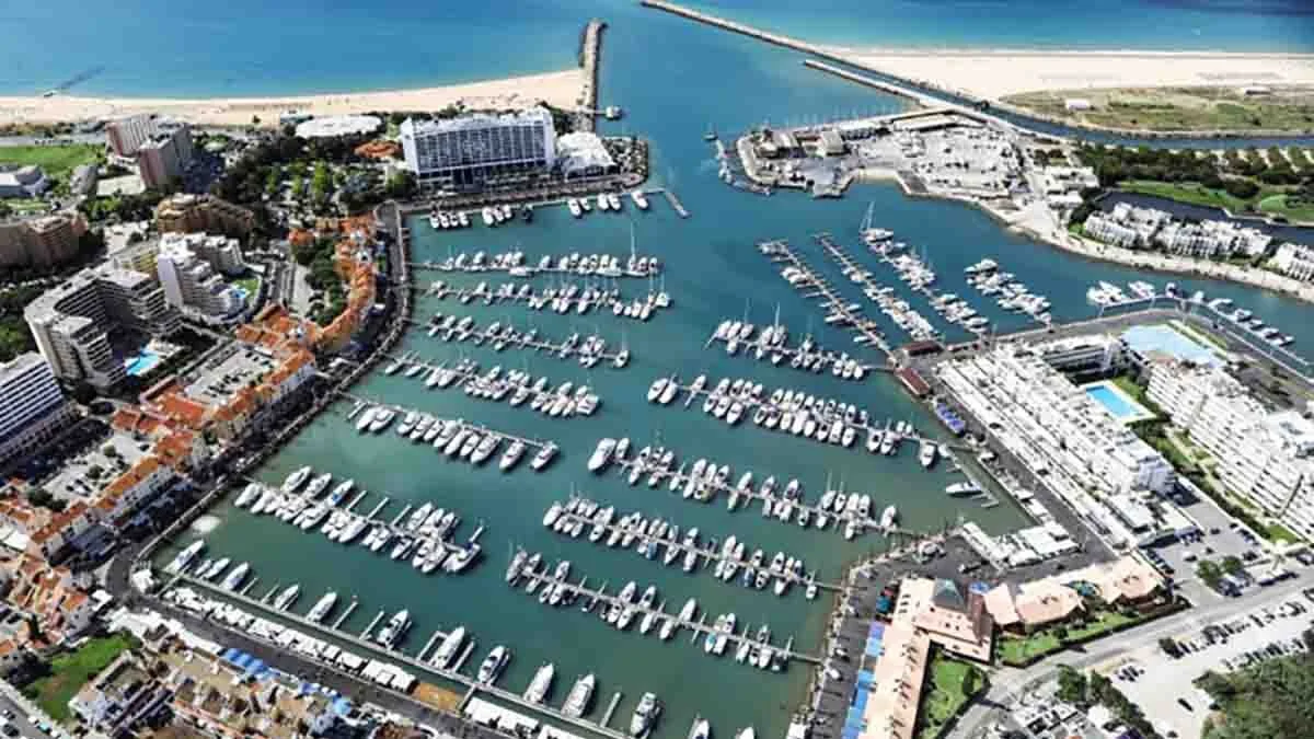 Visiting the marinas of Algarve