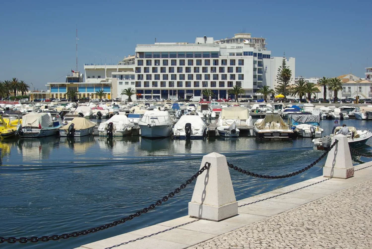 Faro marina